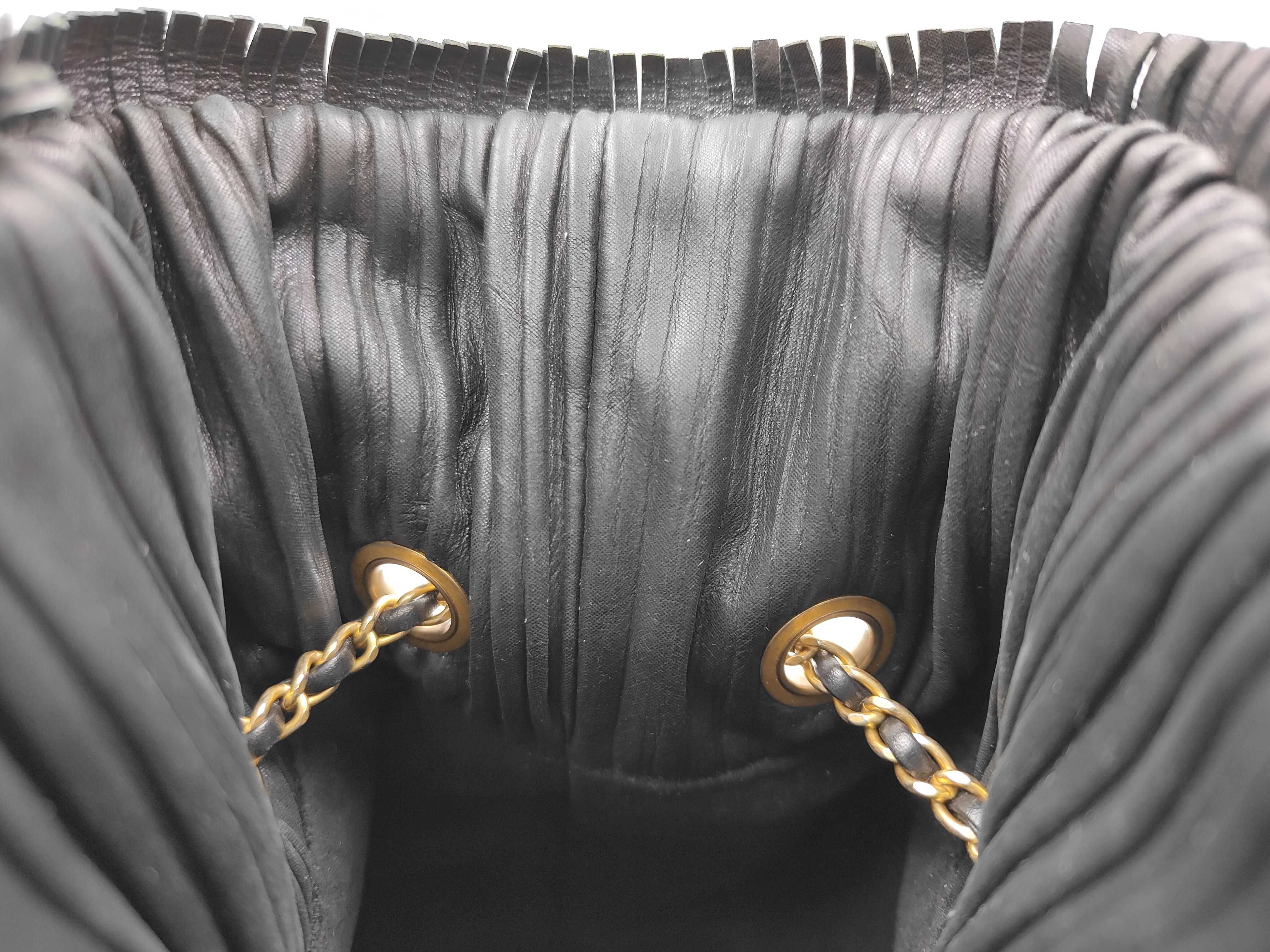 drawstring chain shoulder bag with seal and card. — view 11
