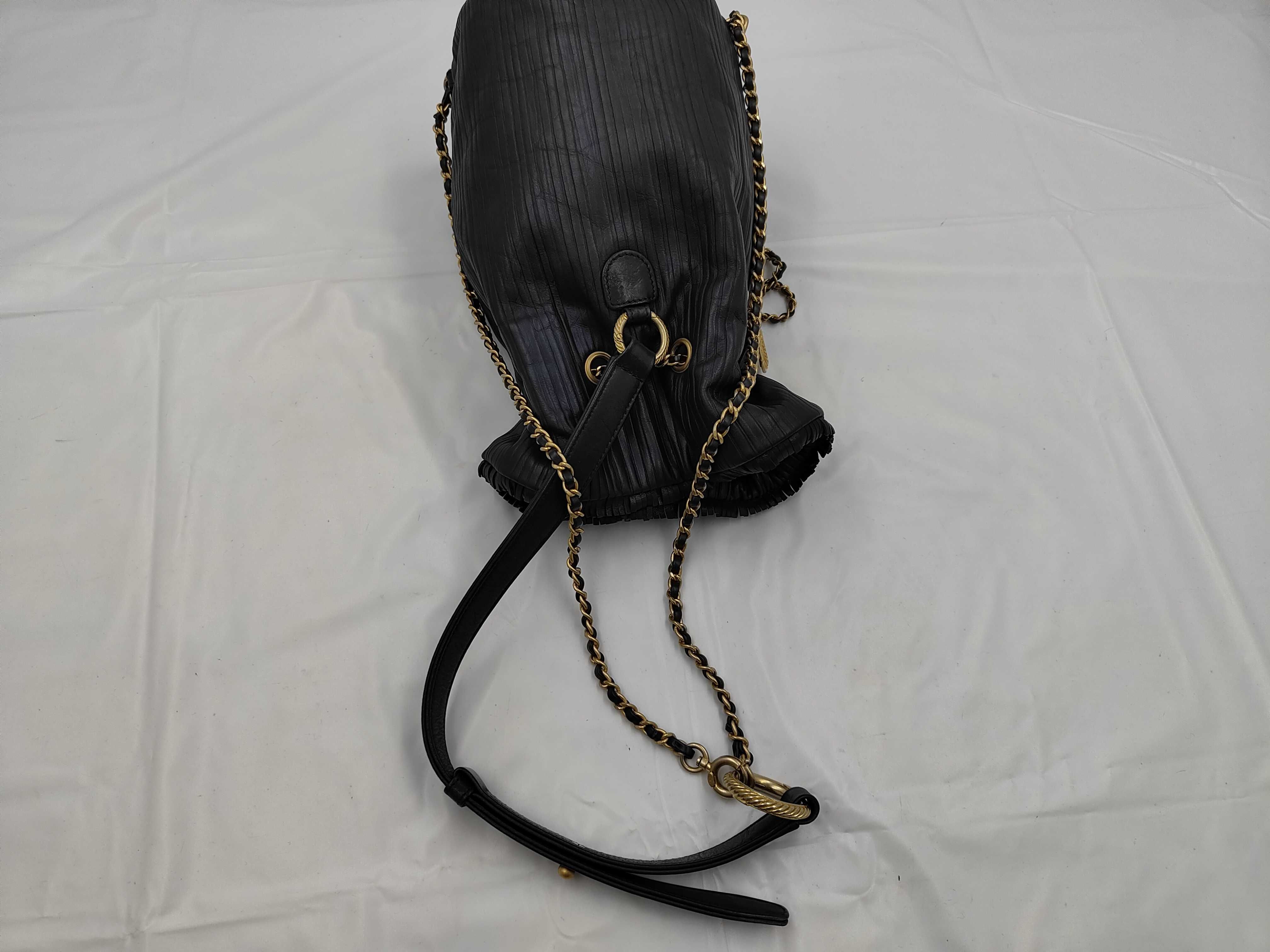 drawstring chain shoulder bag with seal and card. — view 3