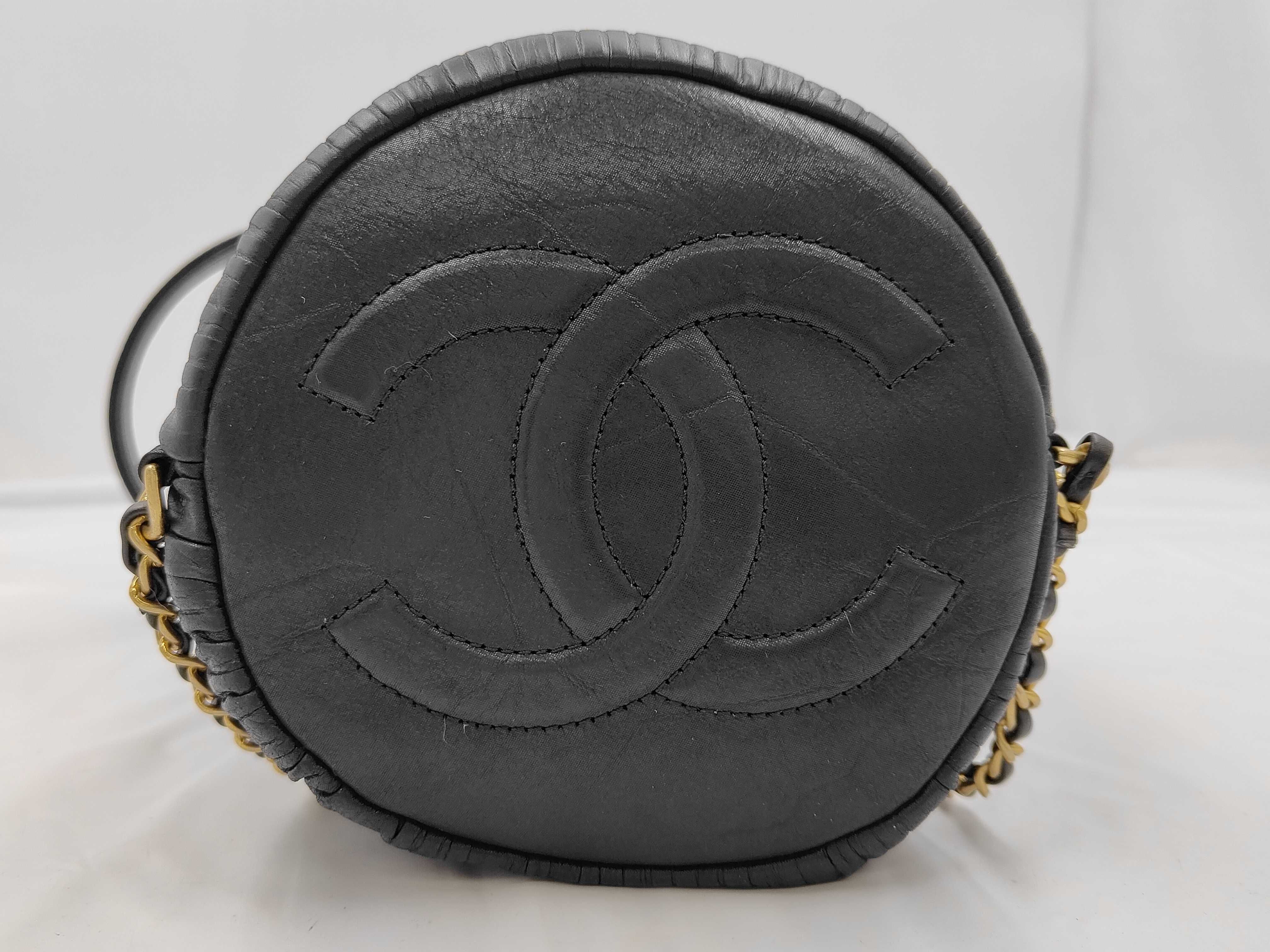 drawstring chain shoulder bag with seal and card. — view 9