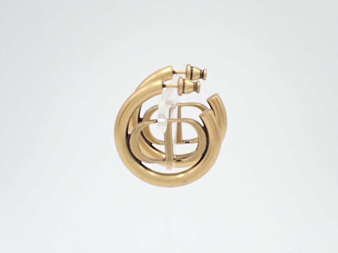 Gold earrings — view 3