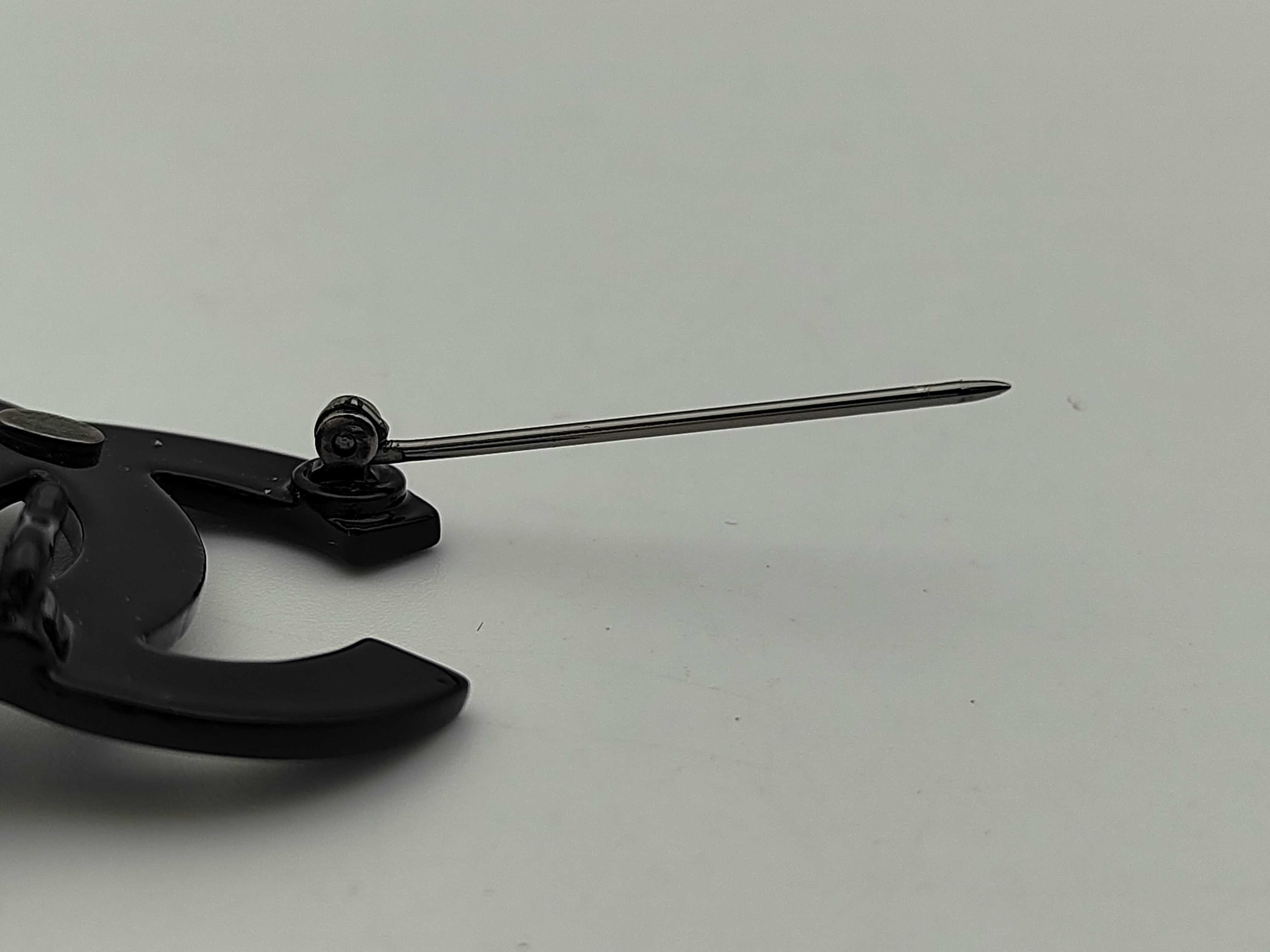 Brooch — view 3