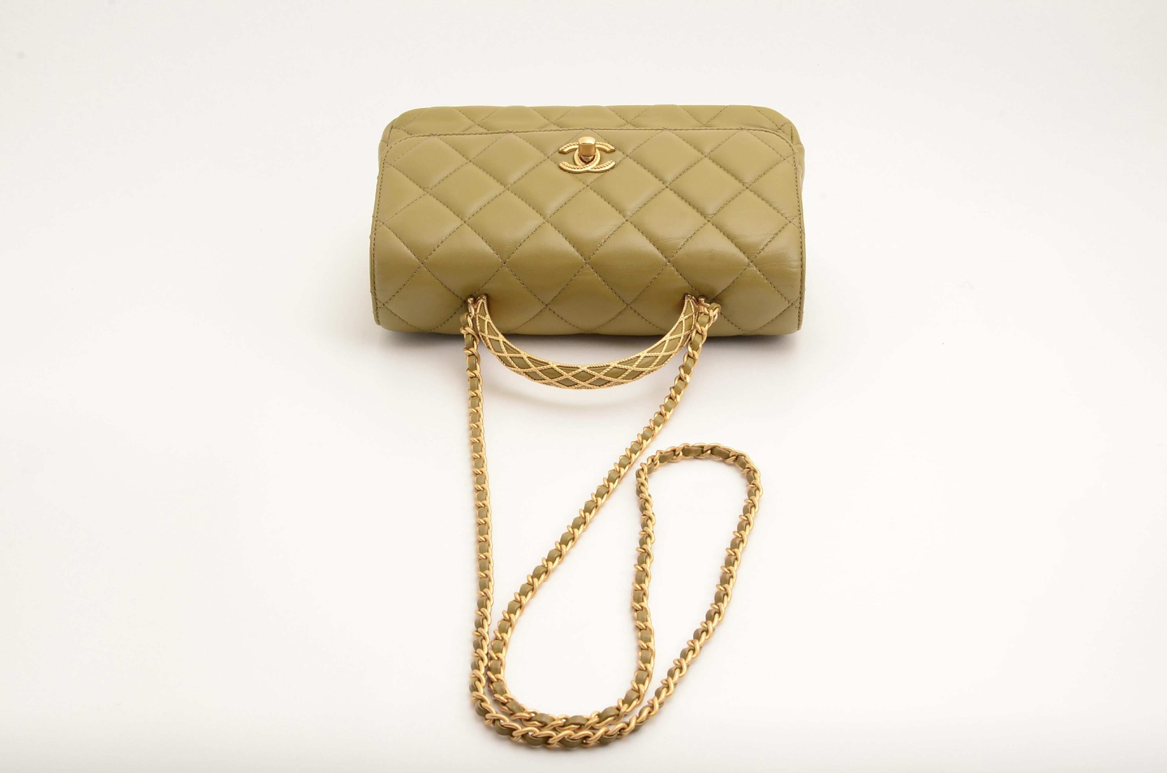 Matelassé Top Handle 2-Way Handbag Chain Shoulder Bag — view 8