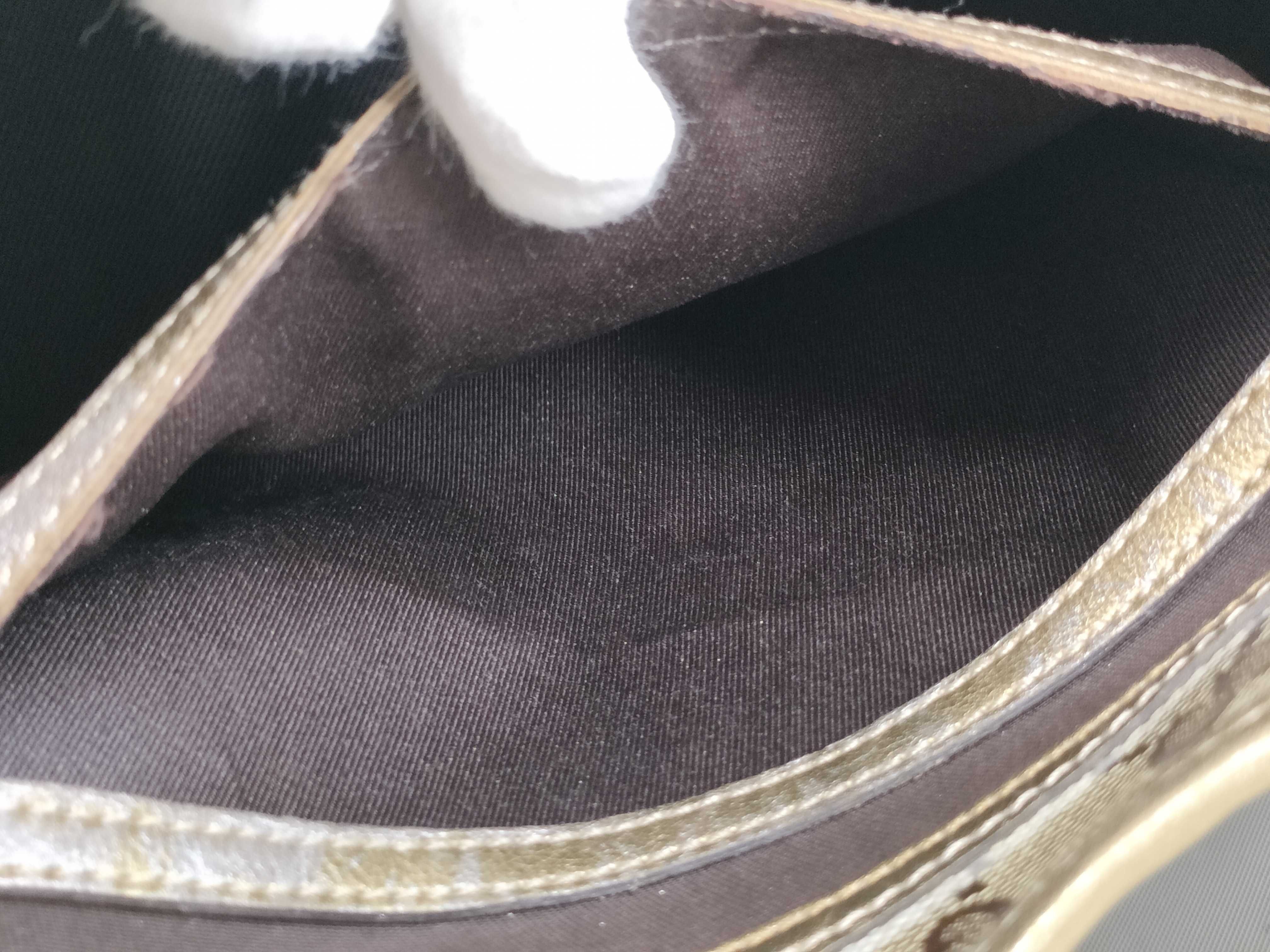 GG Canvas Shoulder Bag Handbag — view 9