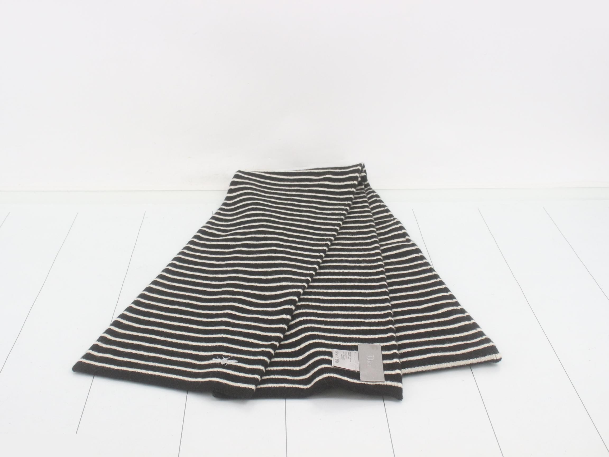 Scarf with tag — view 2