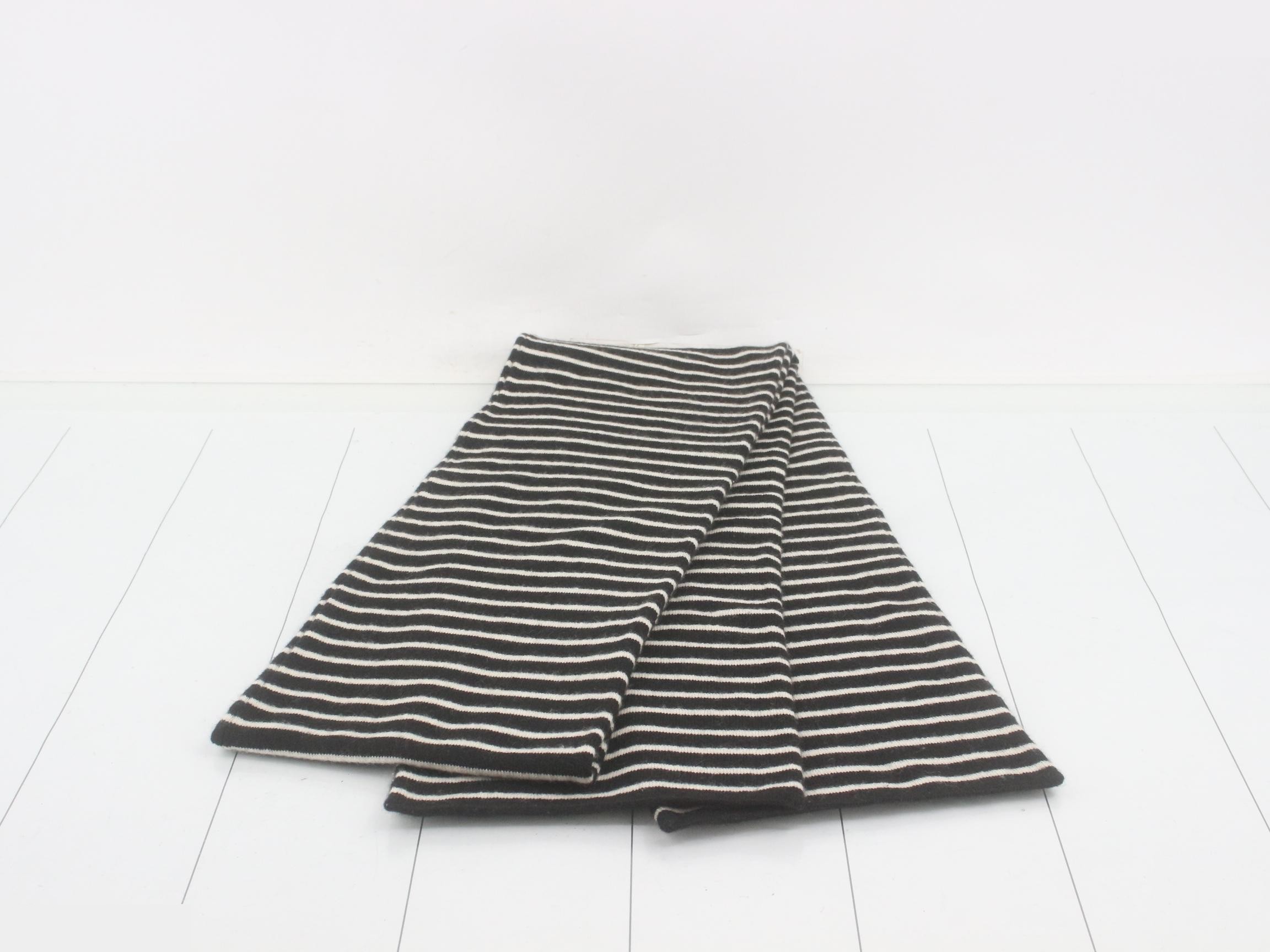 Scarf with tag — view 3
