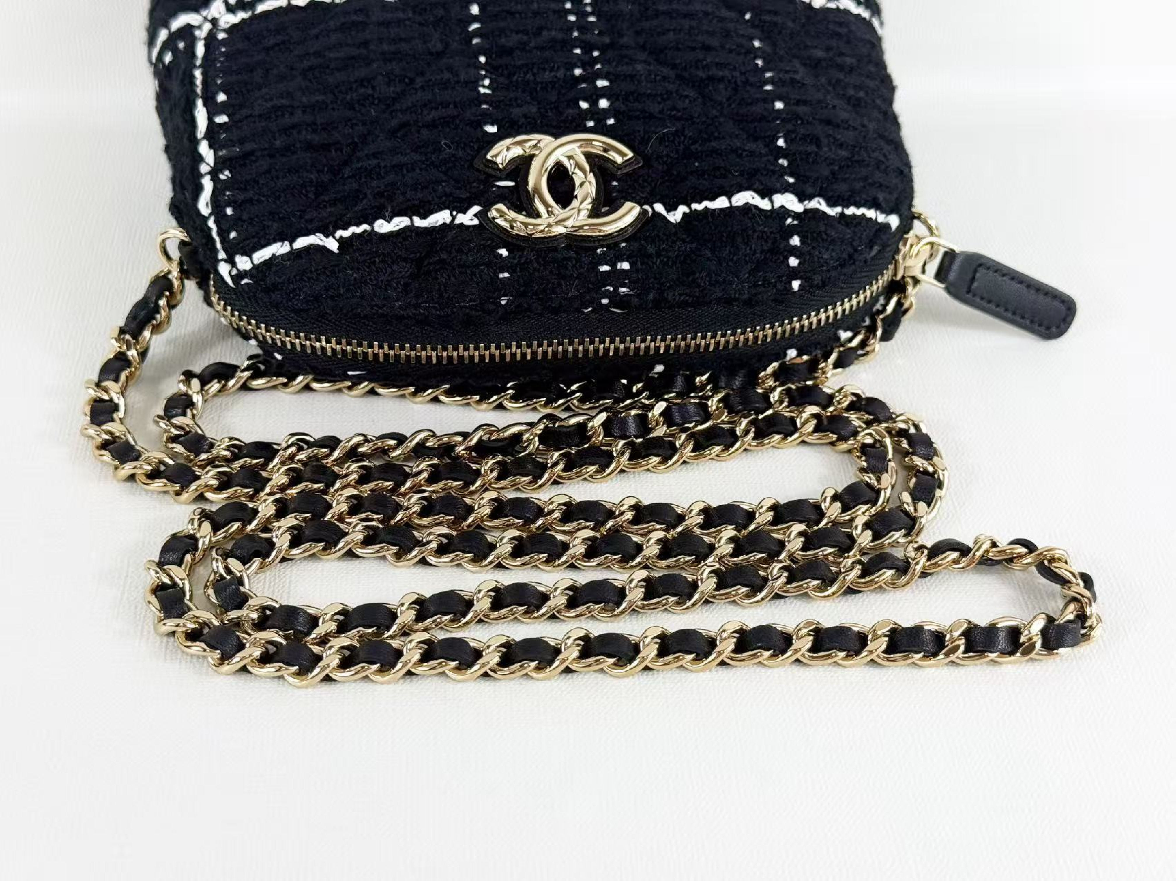Black and White Tweed VIP Birthday Gold Shoulder Bag, Approx. W16.5cm, with Dust Bag and Random Serial Number, Gold Hardware, KH0EL3CE. — view 7
