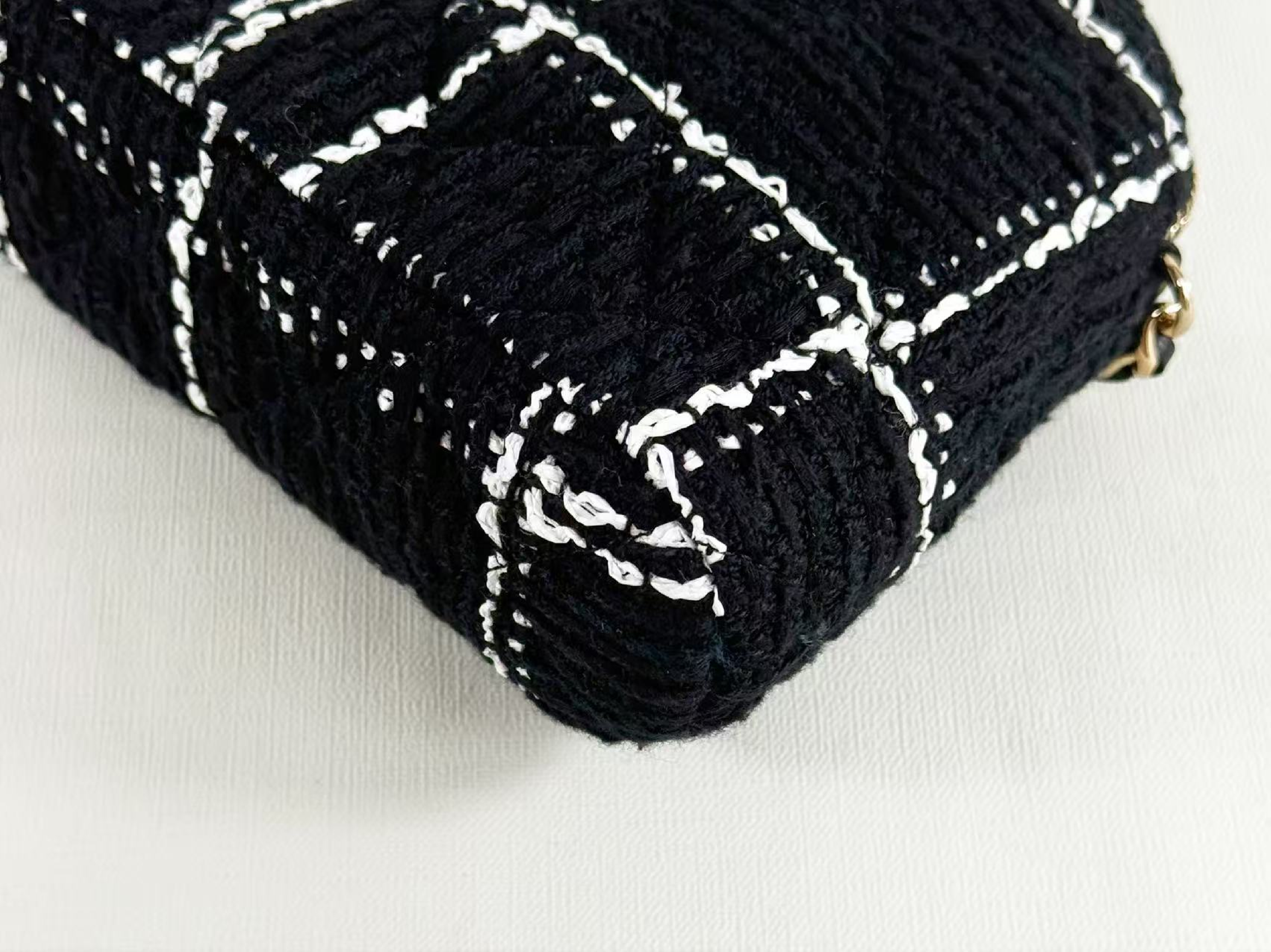 Black and White Tweed VIP Birthday Gold Shoulder Bag, Approx. W16.5cm, with Dust Bag and Random Serial Number, Gold Hardware, KH0EL3CE. — view 9