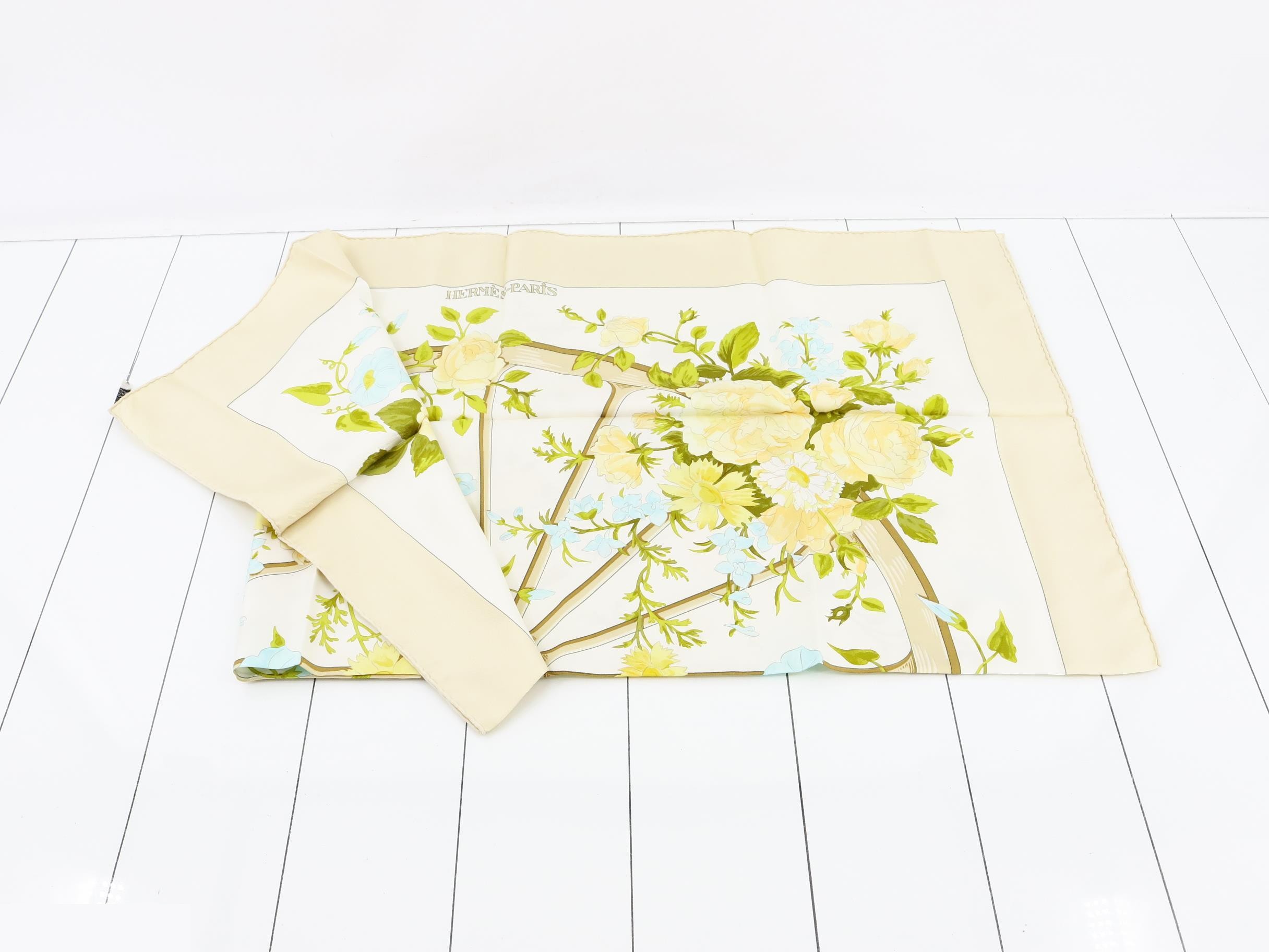 Scarf with tag — view 3