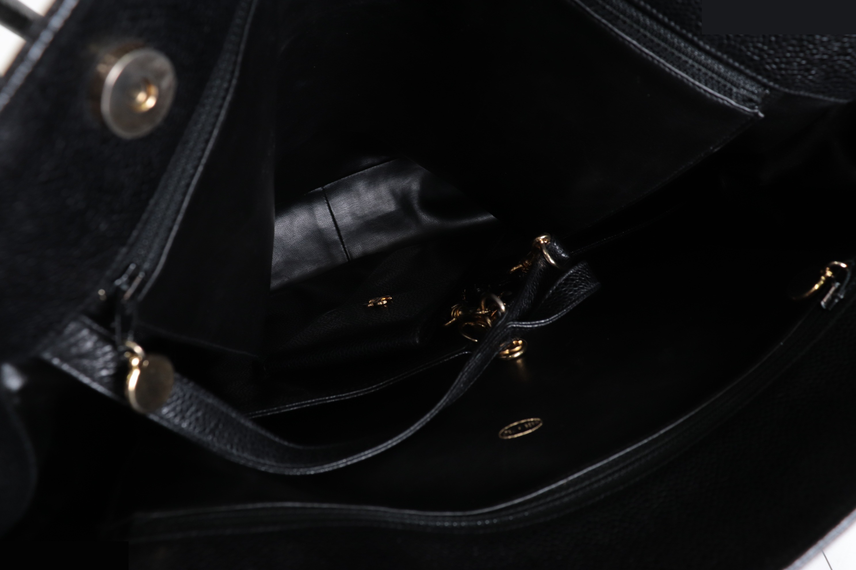 Deca Coco Caviar Tote Bag with 3 Pouches - Unit #3 — view 10