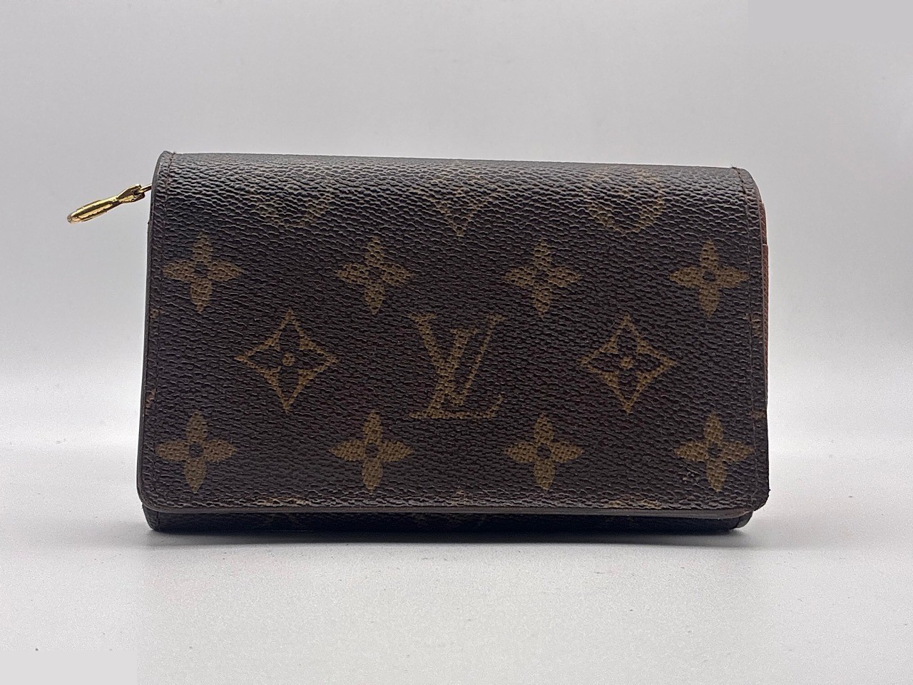 Monogram L-shape