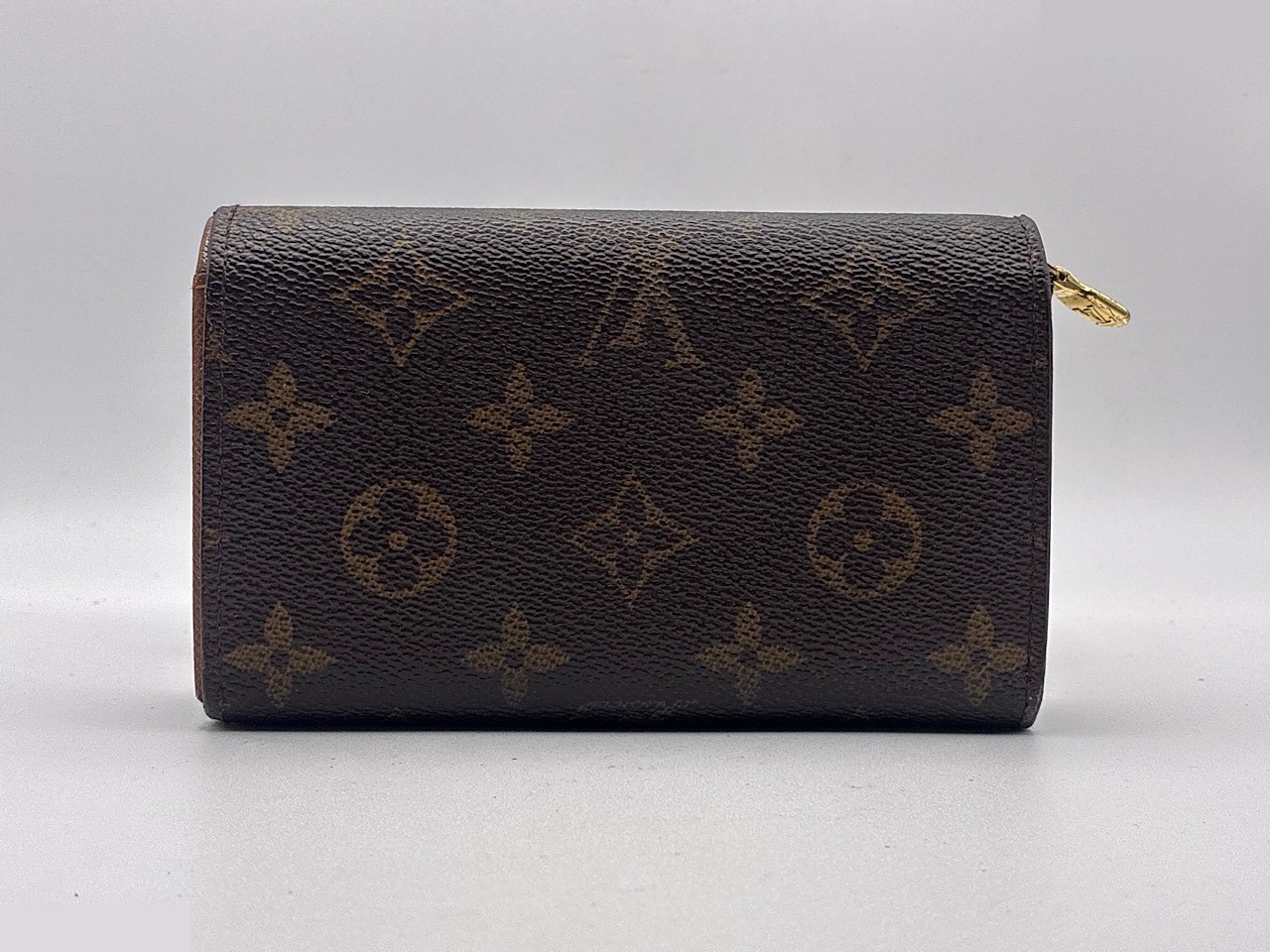Monogram L-shape — view 2