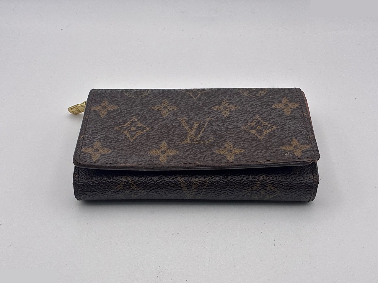 Monogram L-shape — view 3