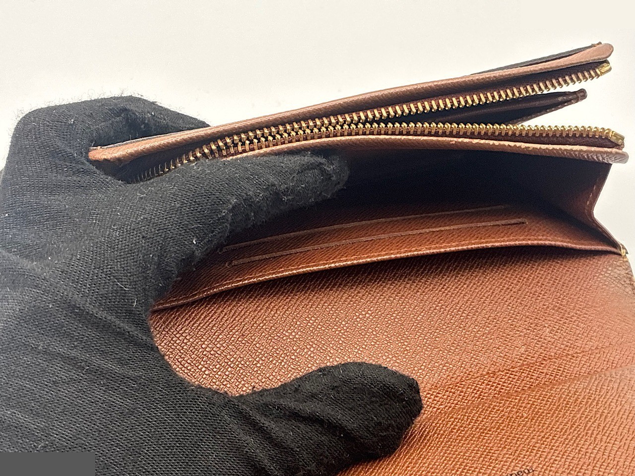 Monogram L-shape — view 4