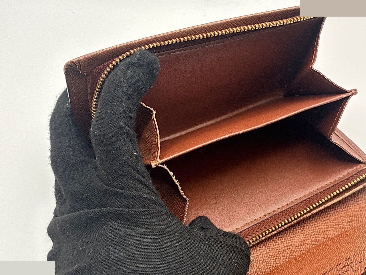 Monogram L-shape — view 5