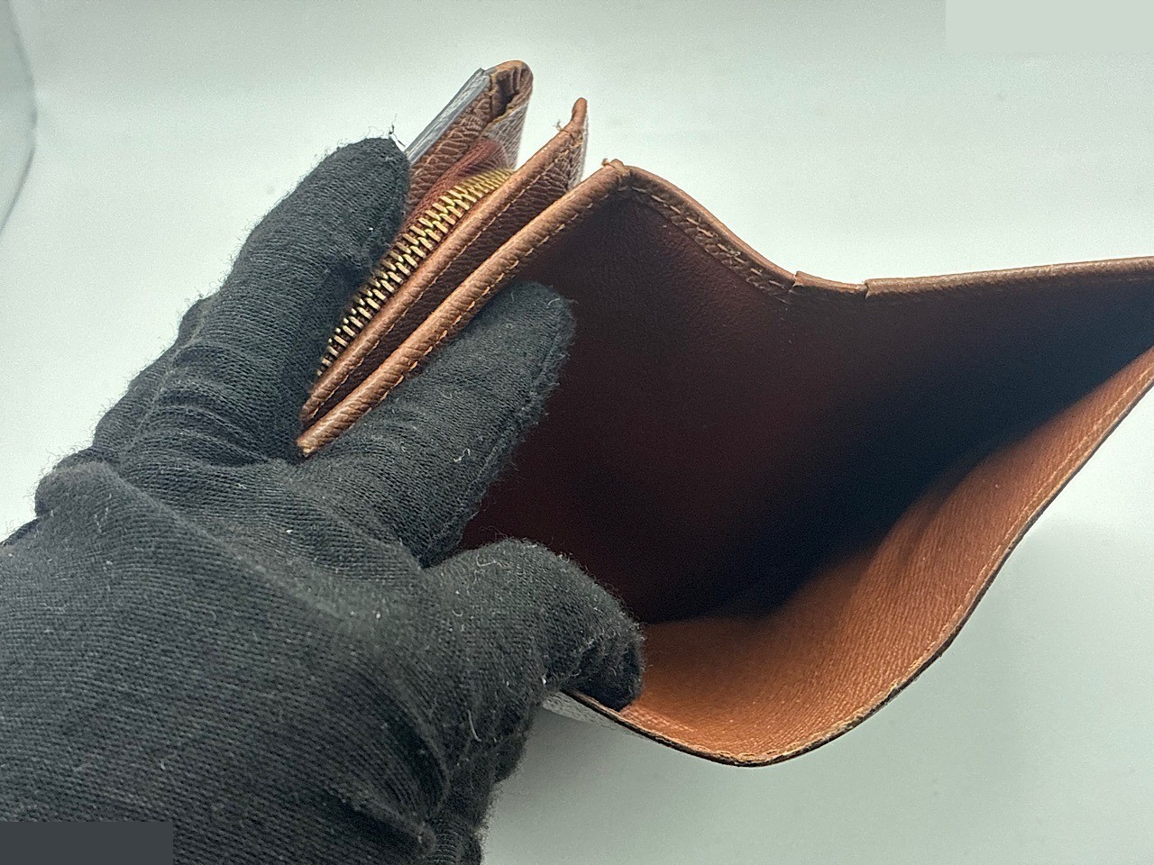 Monogram L-shape — view 6