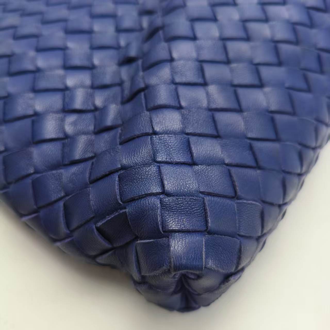 【*Shipped from: China*】BOTTEGA VENETA Lambskin Handbag — view 3
