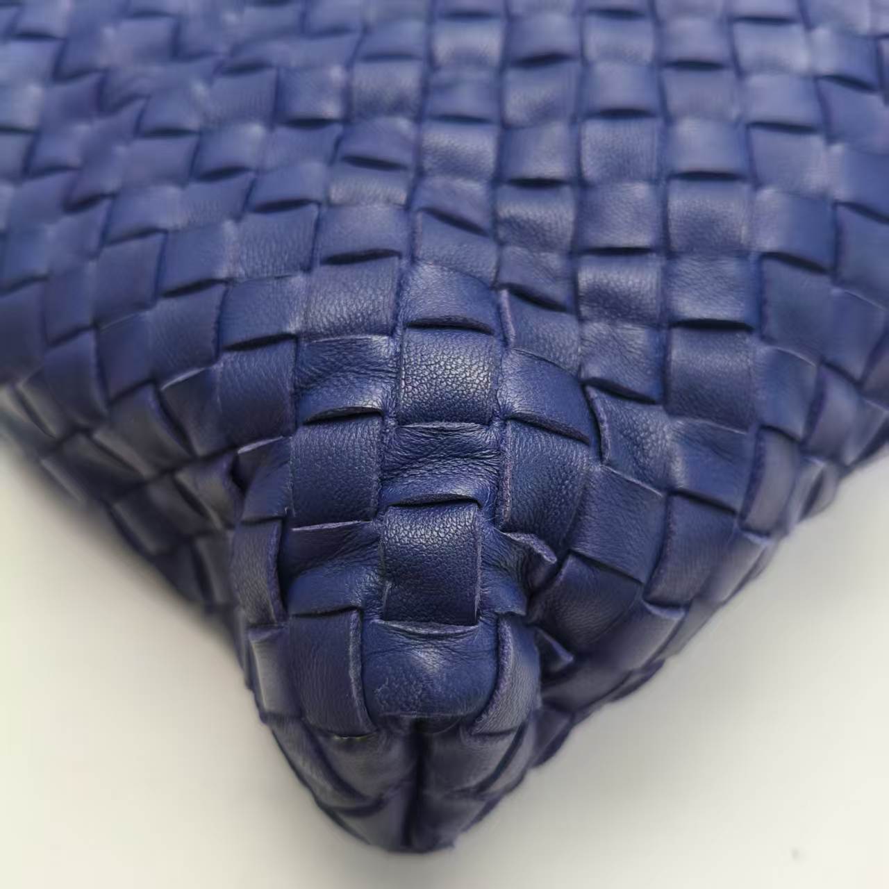 【*Shipped from: China*】BOTTEGA VENETA Lambskin Handbag — view 4