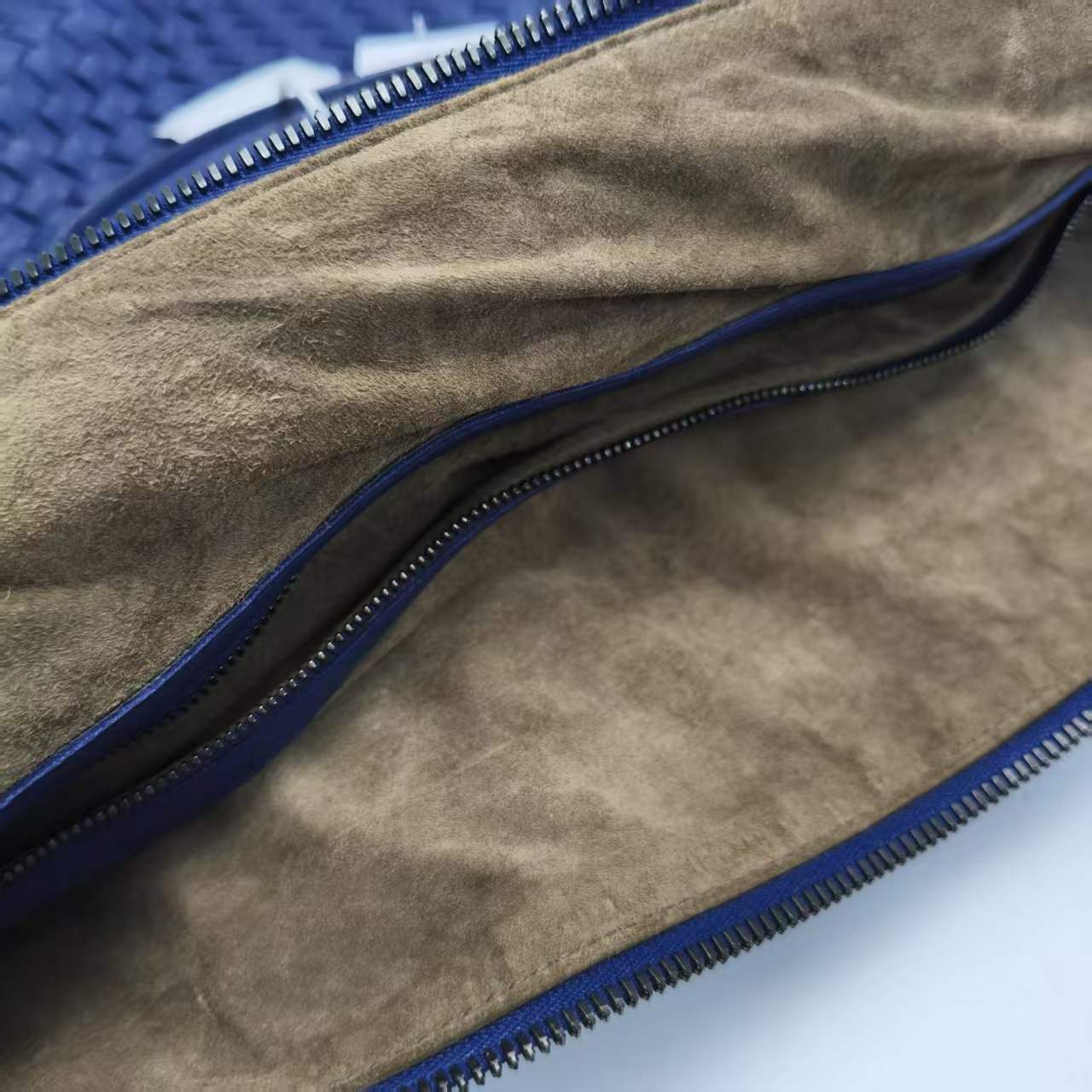 【*Shipped from: China*】BOTTEGA VENETA Lambskin Handbag — view 10