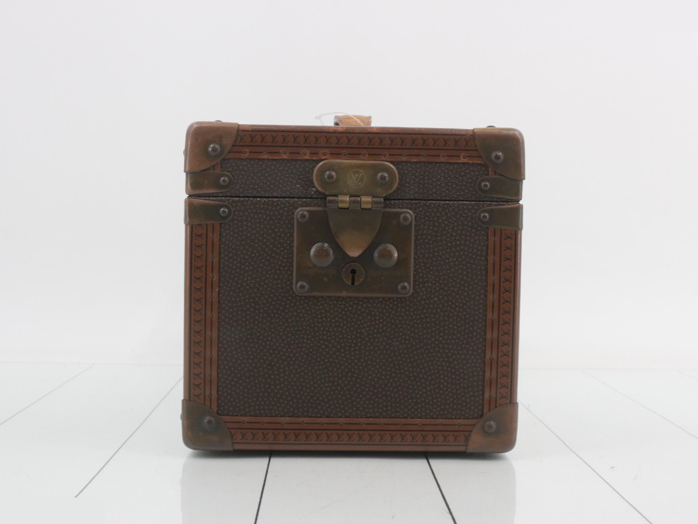 Boîte Flacon Case — view 3