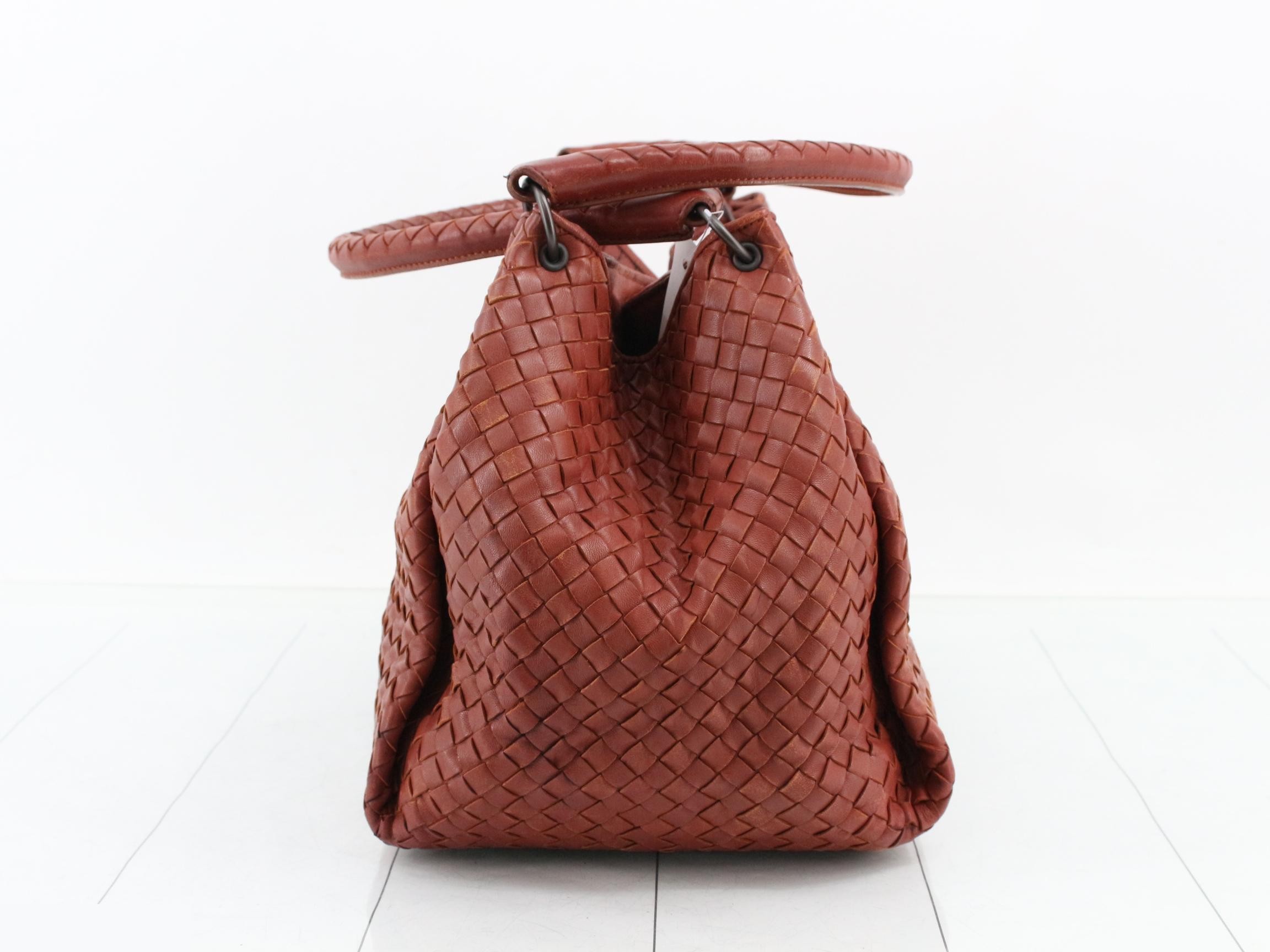 Intrecciato handbag, Bordeaux — view 3
