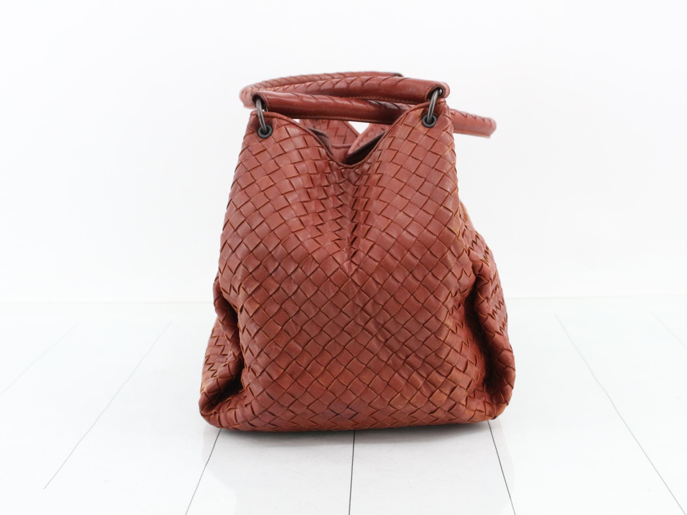 Intrecciato handbag, Bordeaux — view 4