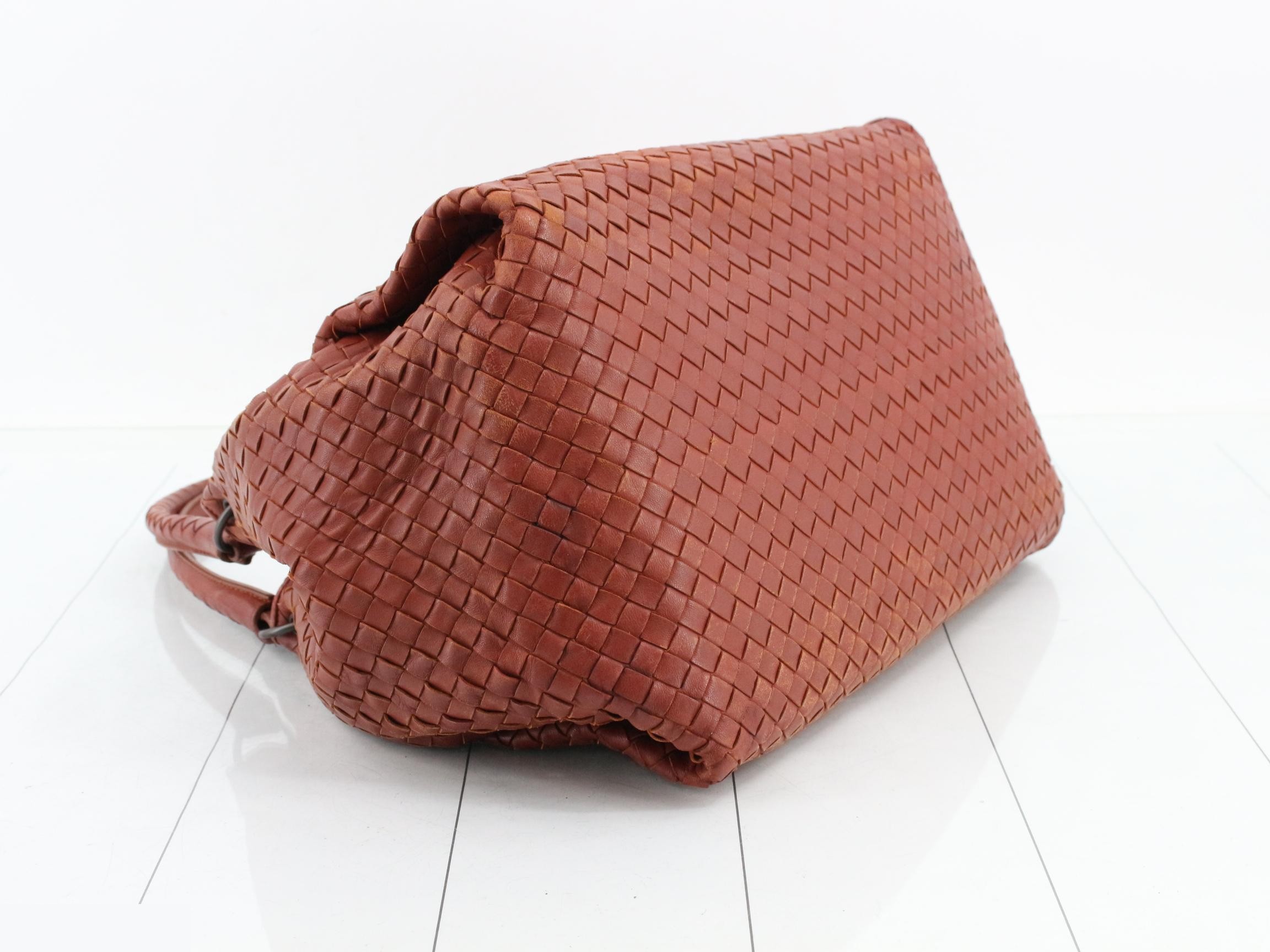 Intrecciato handbag, Bordeaux — view 5