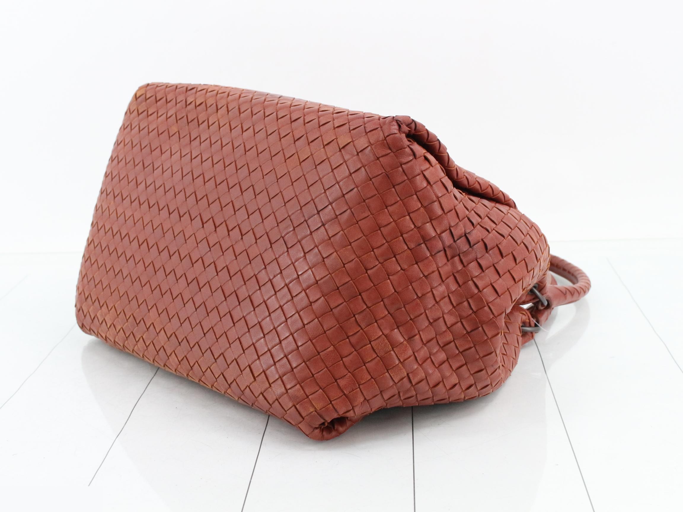 Intrecciato handbag, Bordeaux — view 6