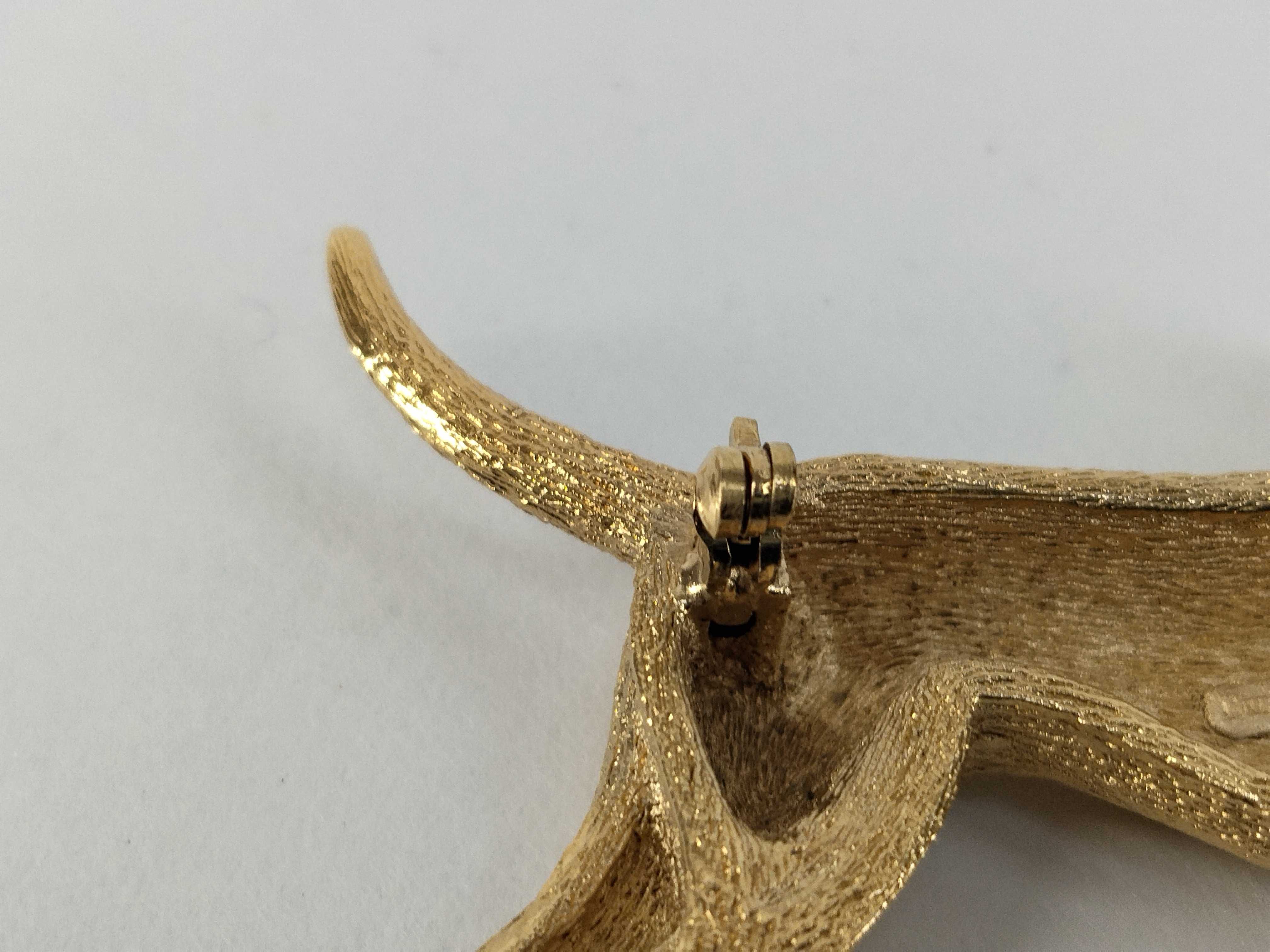 dog motif gold brooch Burberrys brooch — view 5