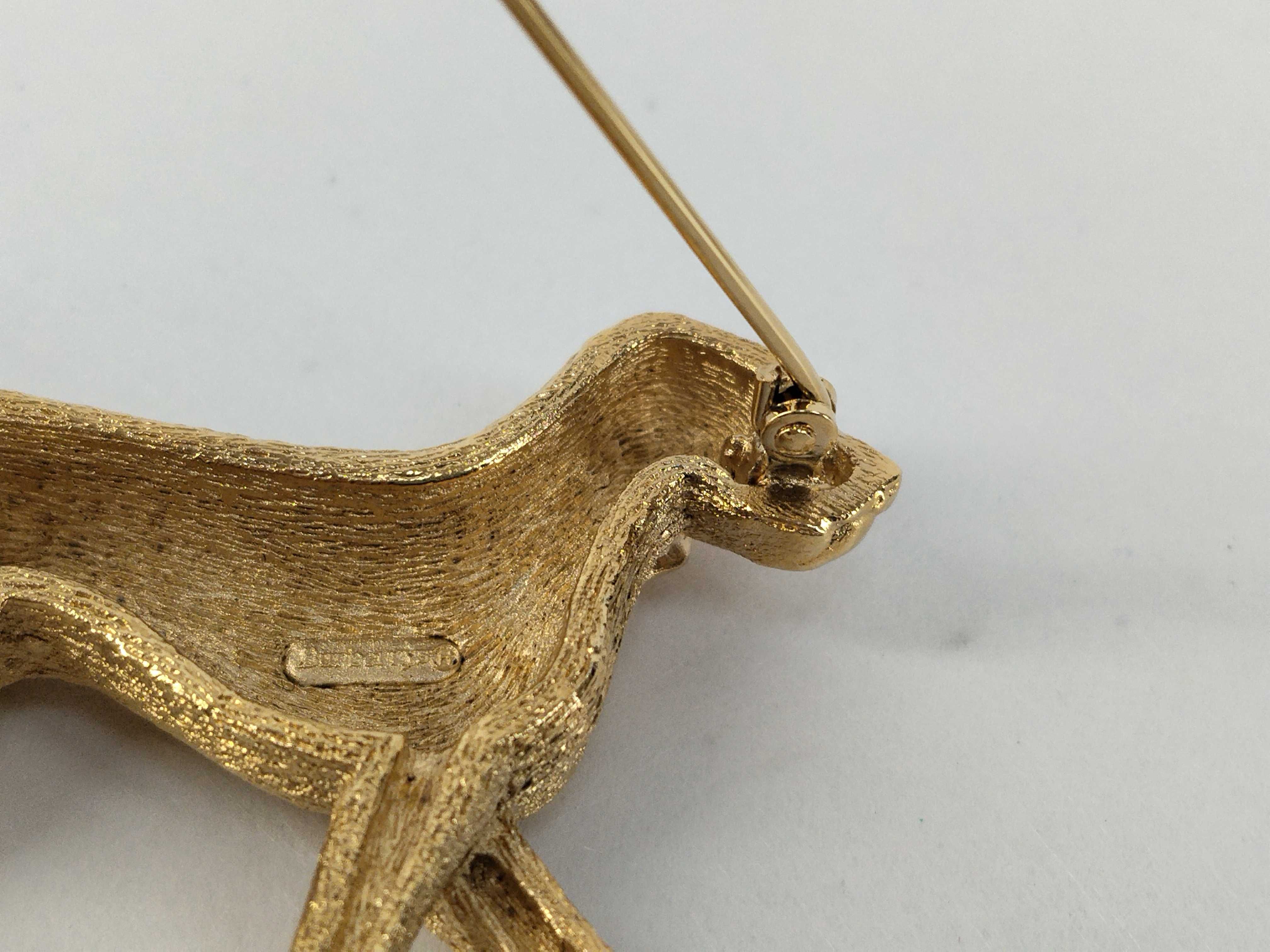 dog motif gold brooch Burberrys brooch — view 6