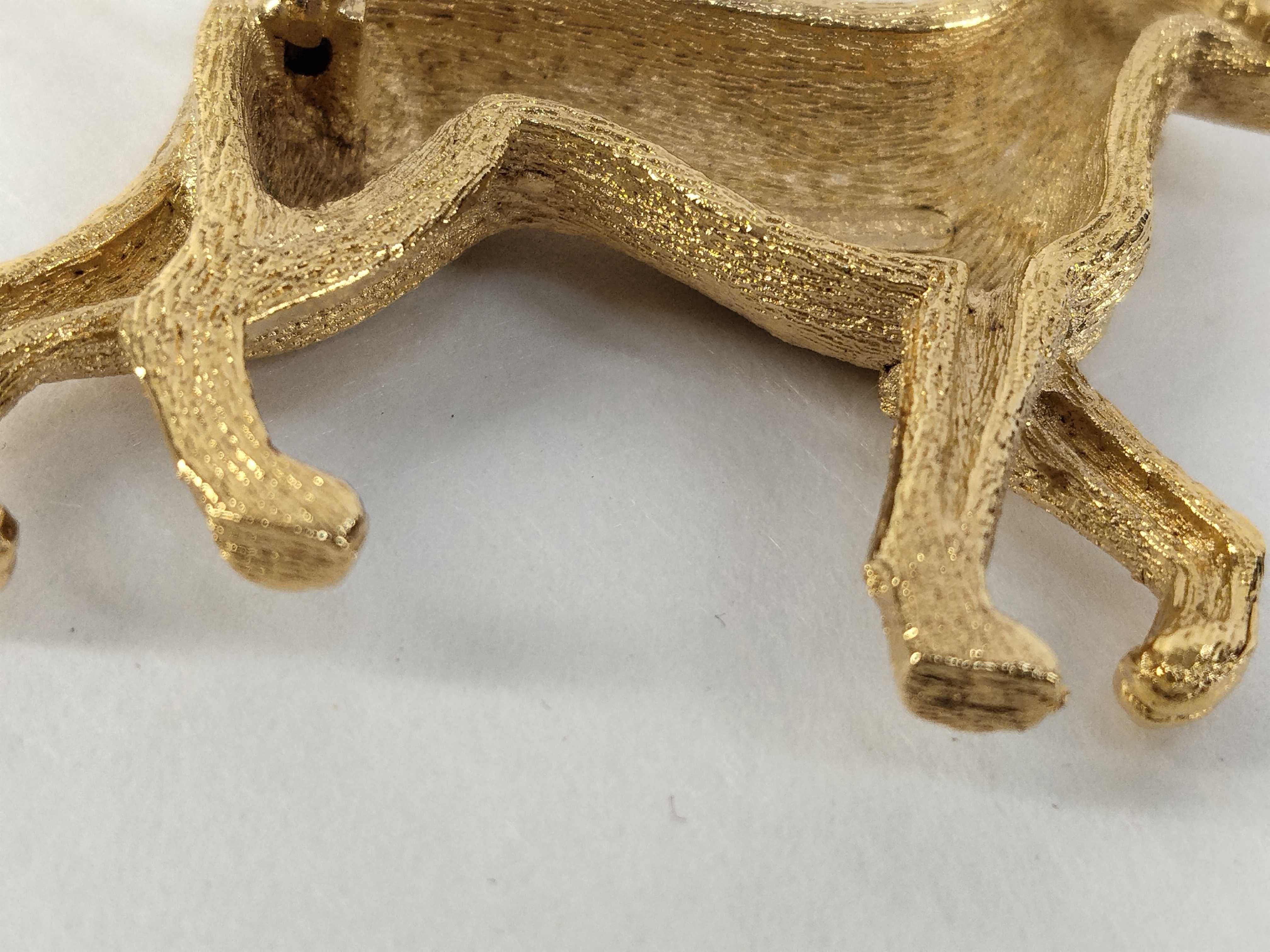 dog motif gold brooch Burberrys brooch — view 8