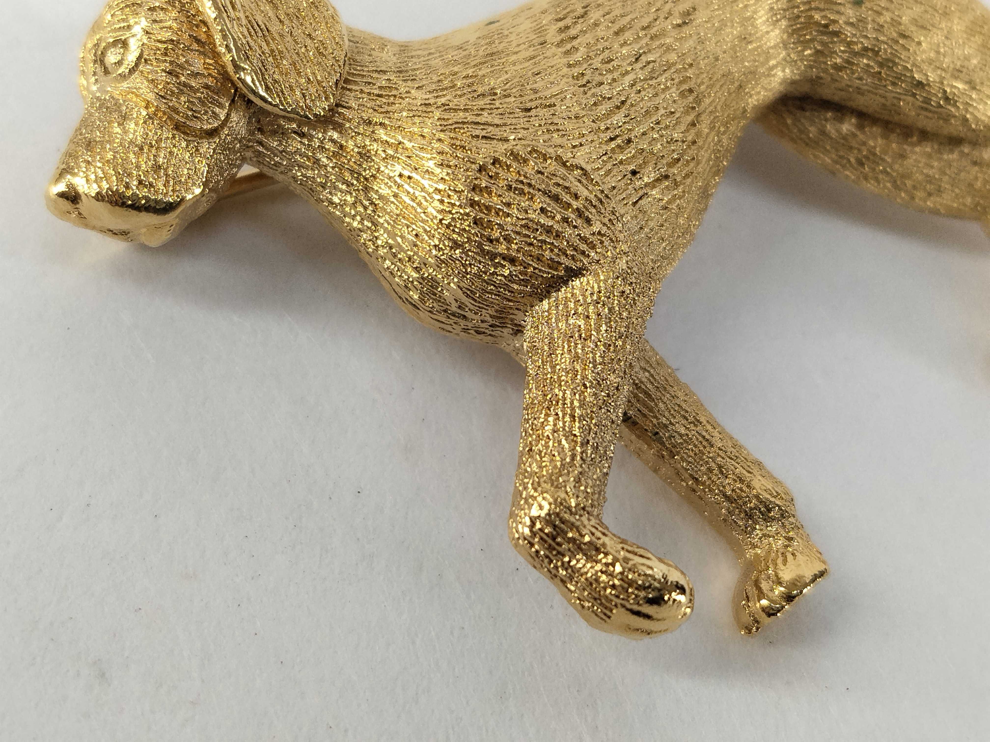 dog motif gold brooch Burberrys brooch — view 9