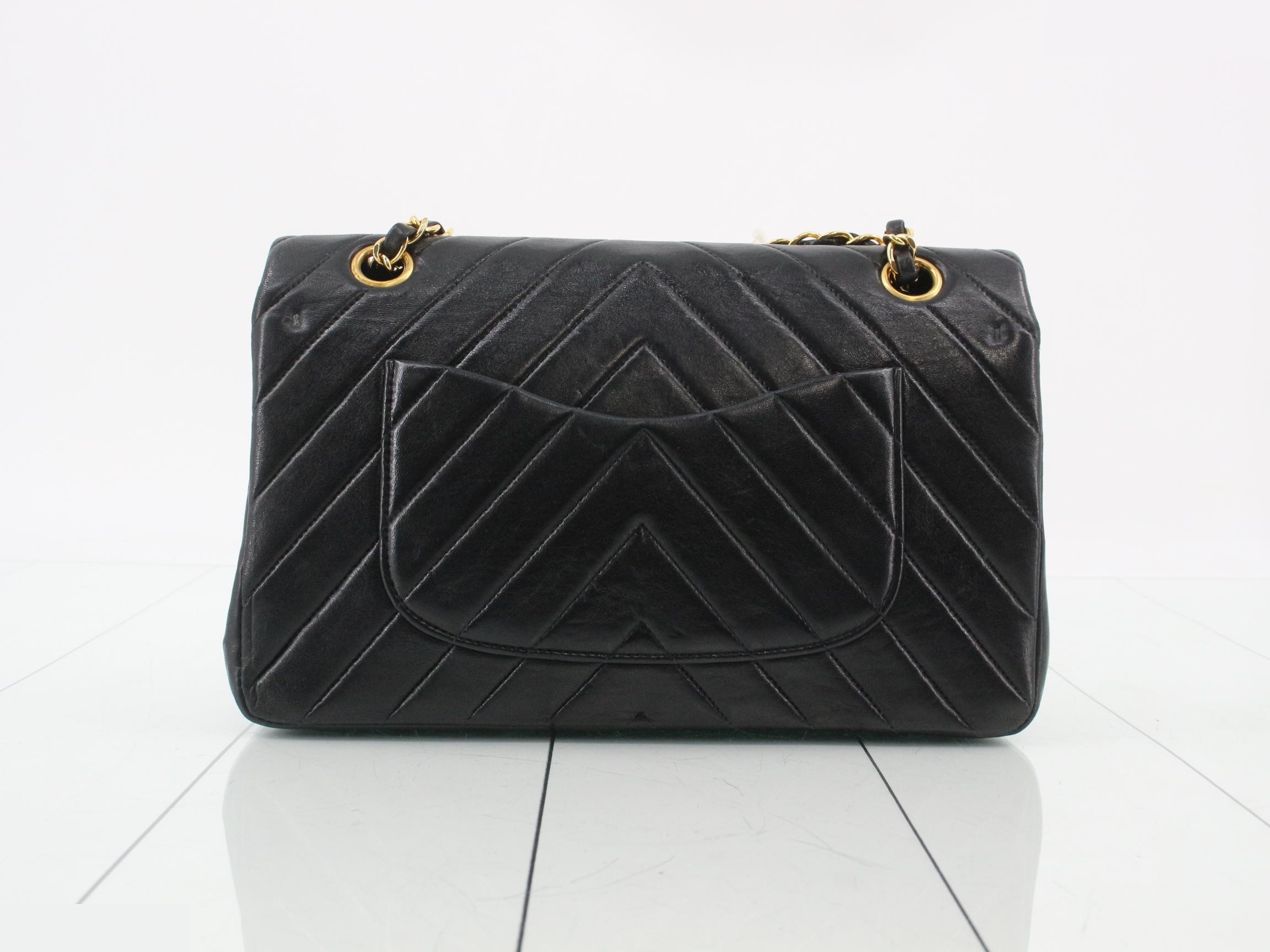 Chain shoulder bag with V-stitch — view 2