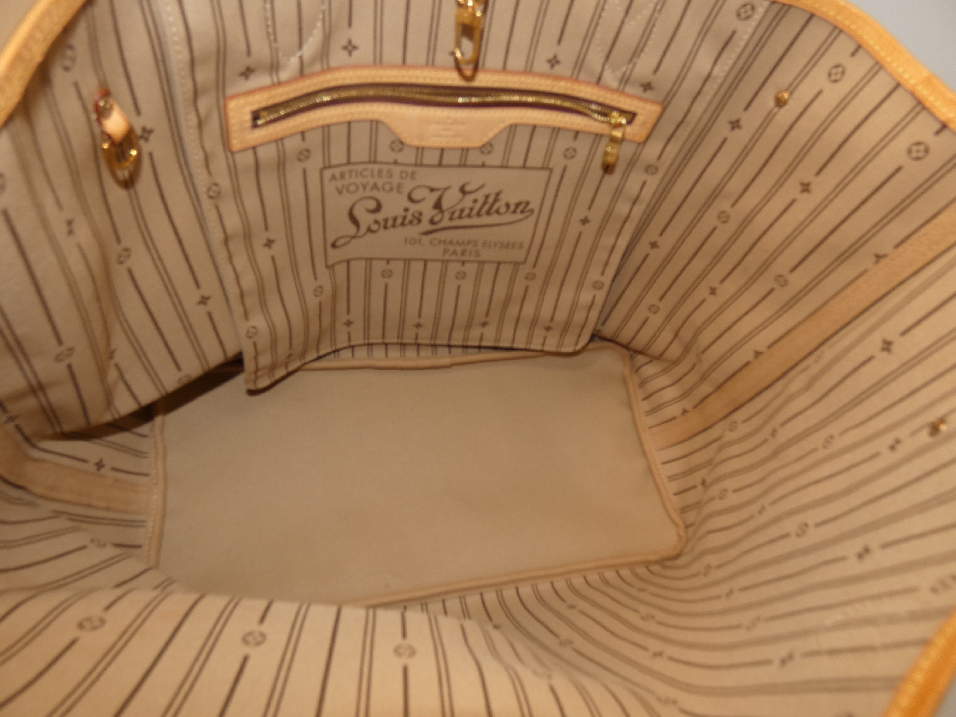 Neverfull Monogram Tote Bag — view 9