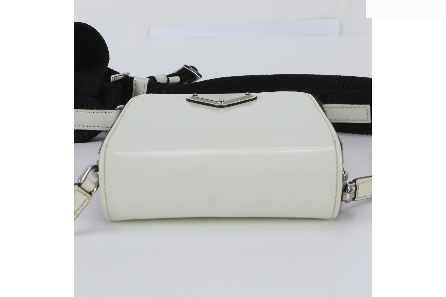 Triangle logo smartphone case, leather shoulder bag — view 5