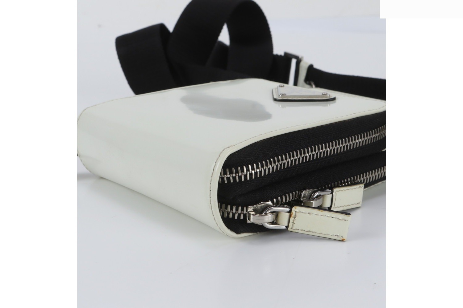 Triangle logo smartphone case, leather shoulder bag — view 6