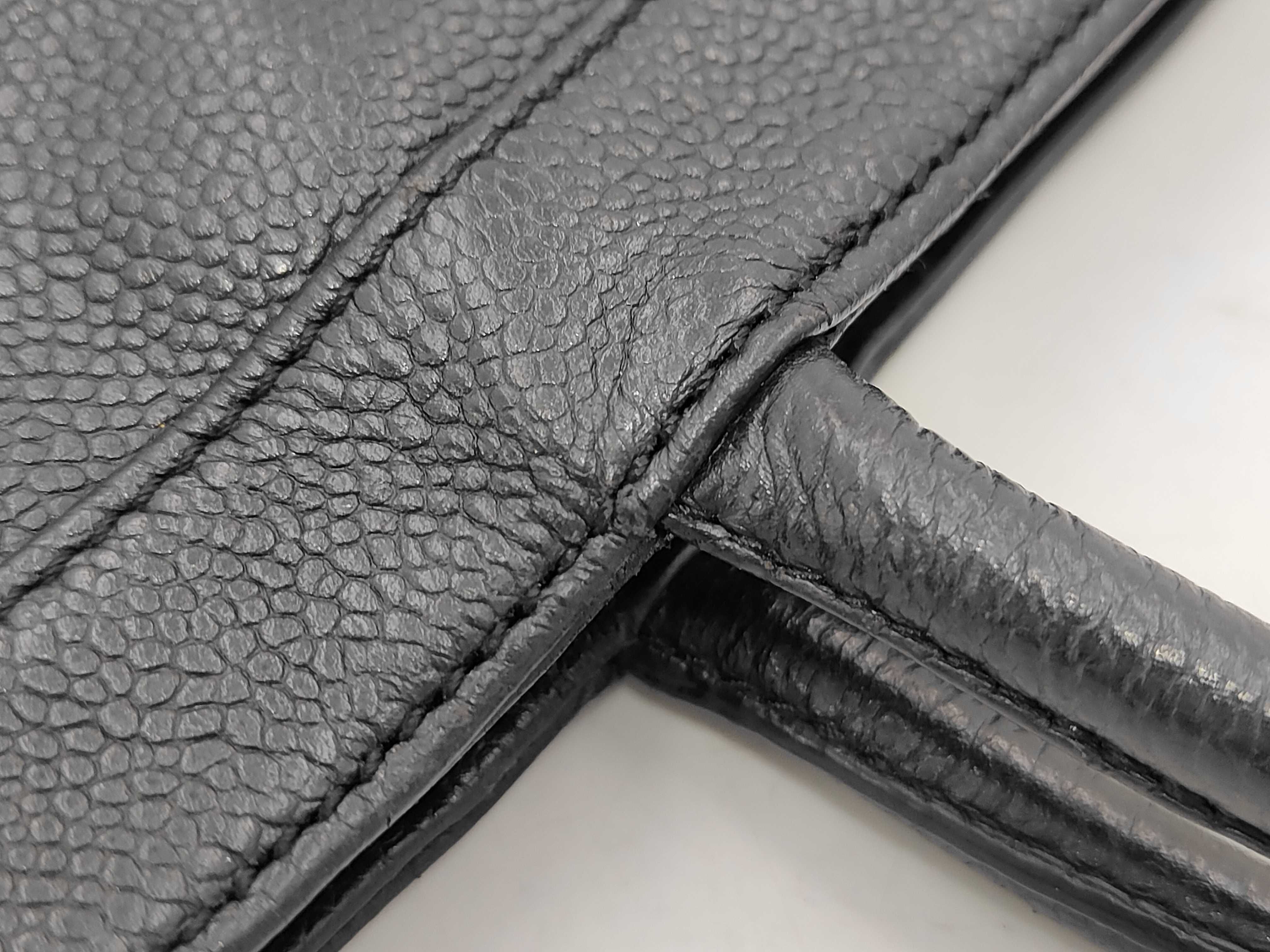 Caviar Skin Handbag, with original seal, serial number in the 6th range. — view 5