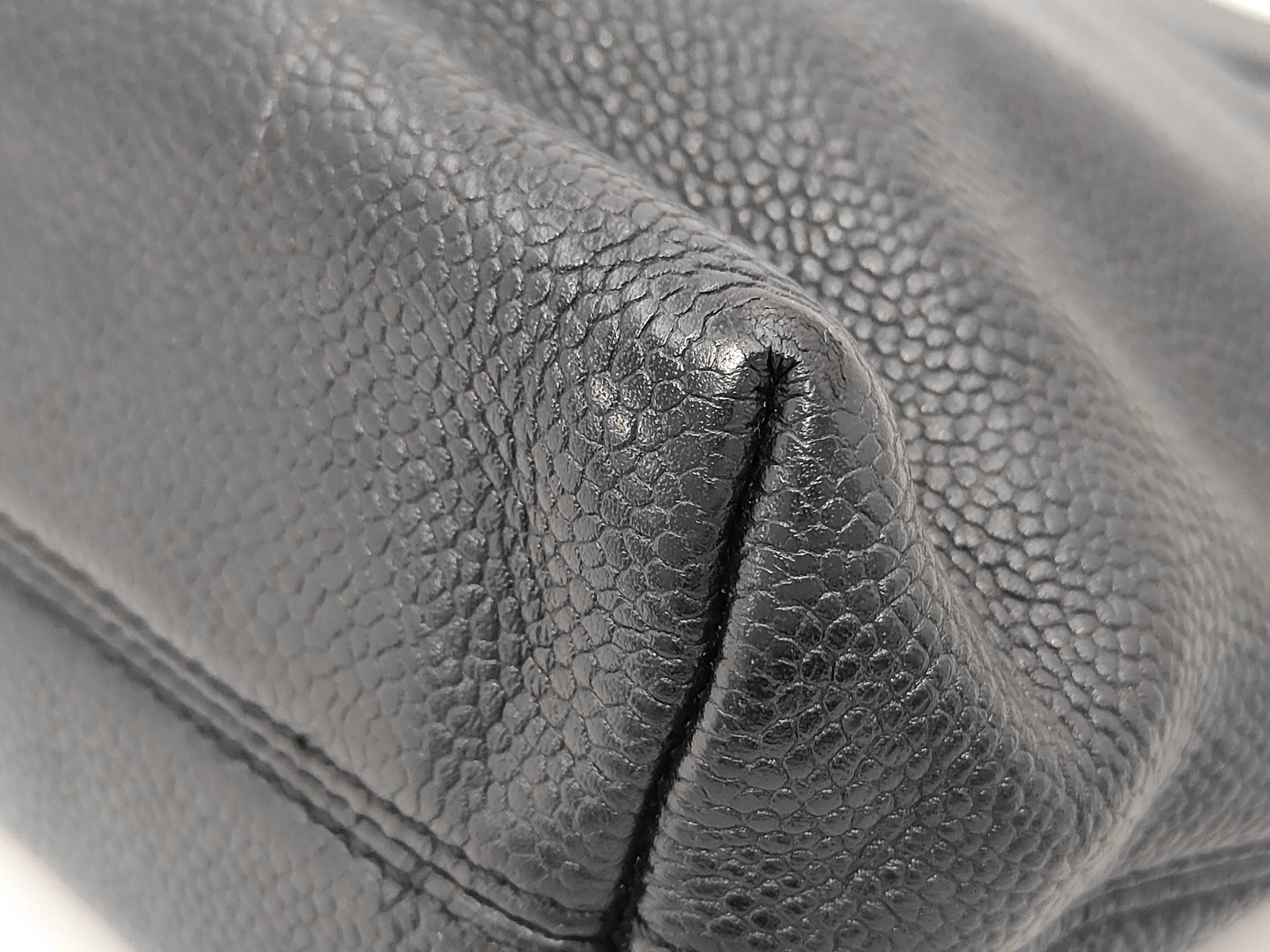 Caviar Skin Handbag, with original seal, serial number in the 6th range. — view 7
