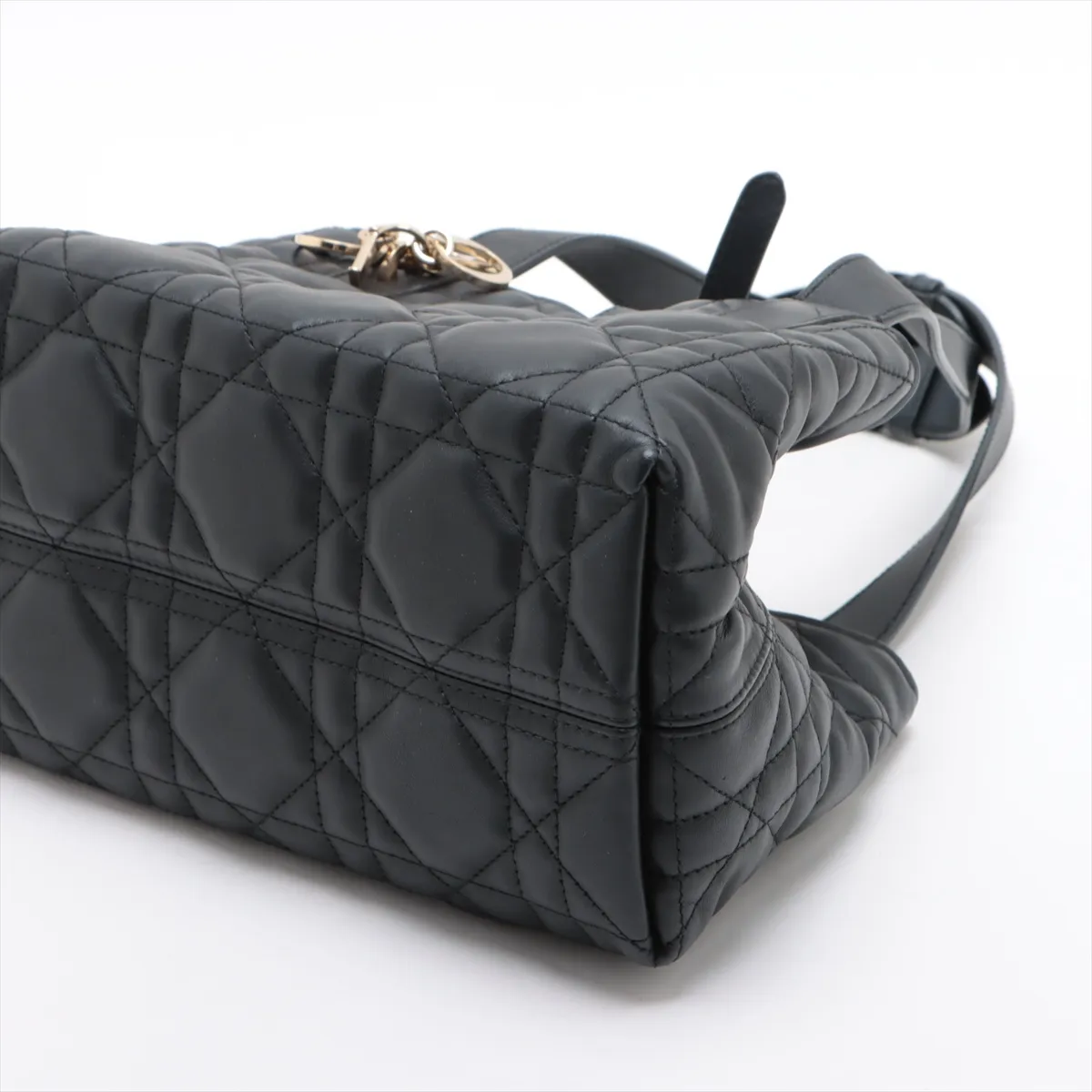 Toujours Small Macro Cannage Leather Black — view 3