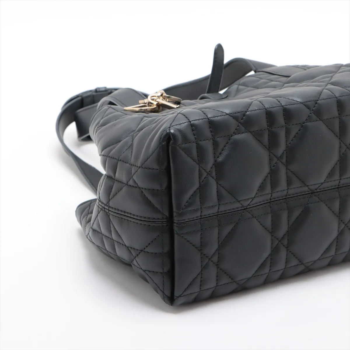 Toujours Small Macro Cannage Leather Black — view 4