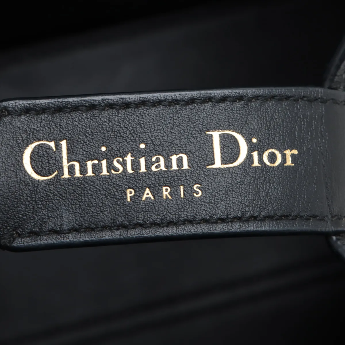 Toujours Small Macro Cannage Leather Black — view 8