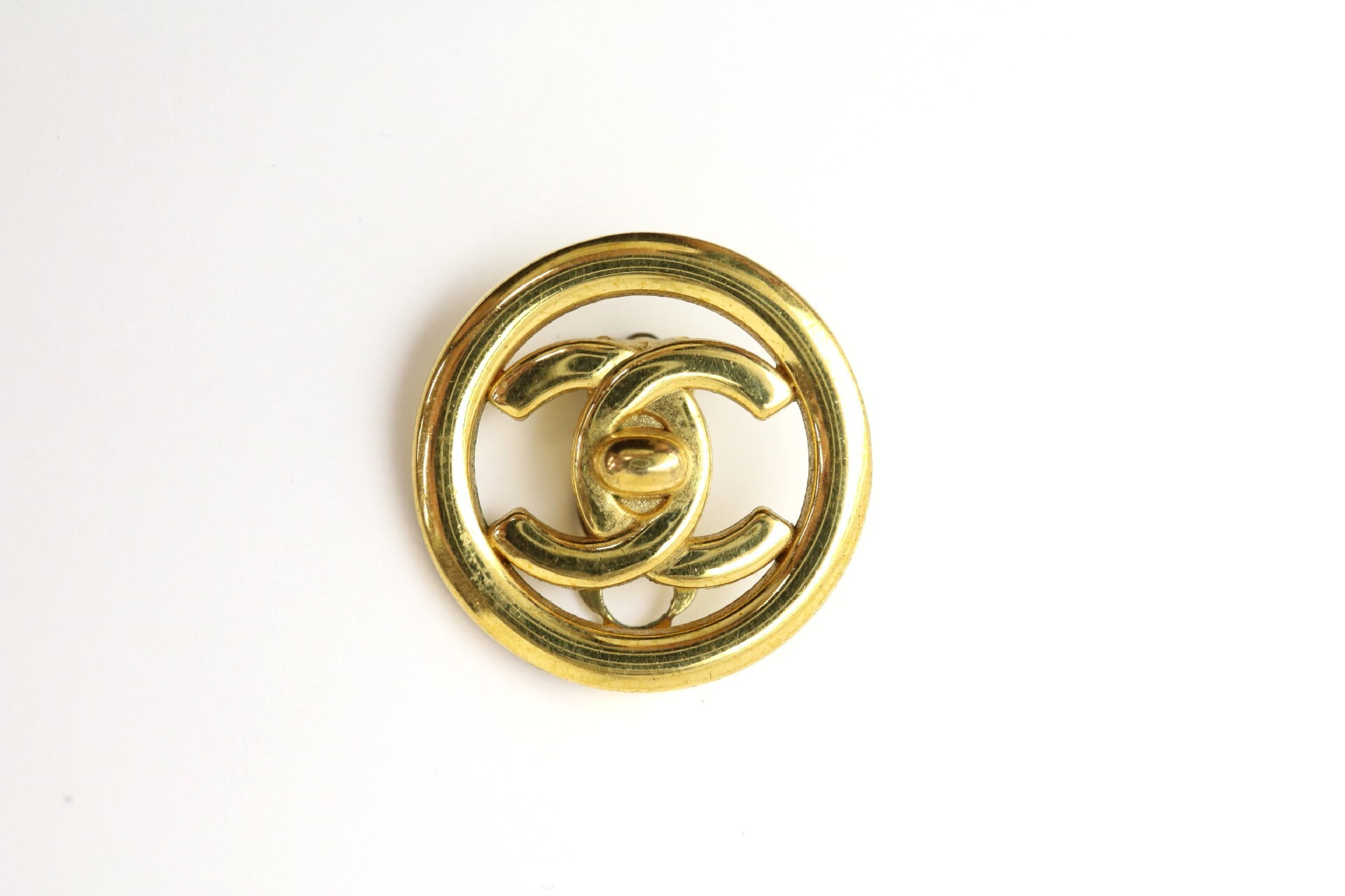 Coco Mark Turnlock Earrings 97P