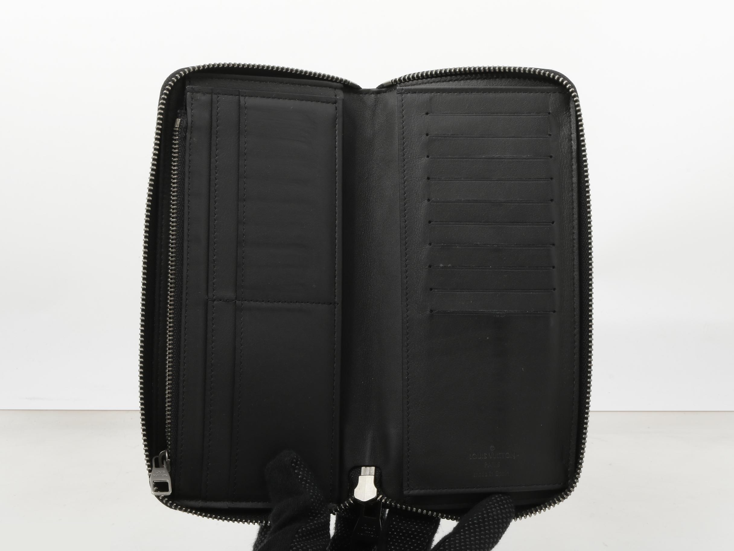 Zippy Wallet Vertical Onyx — view 4
