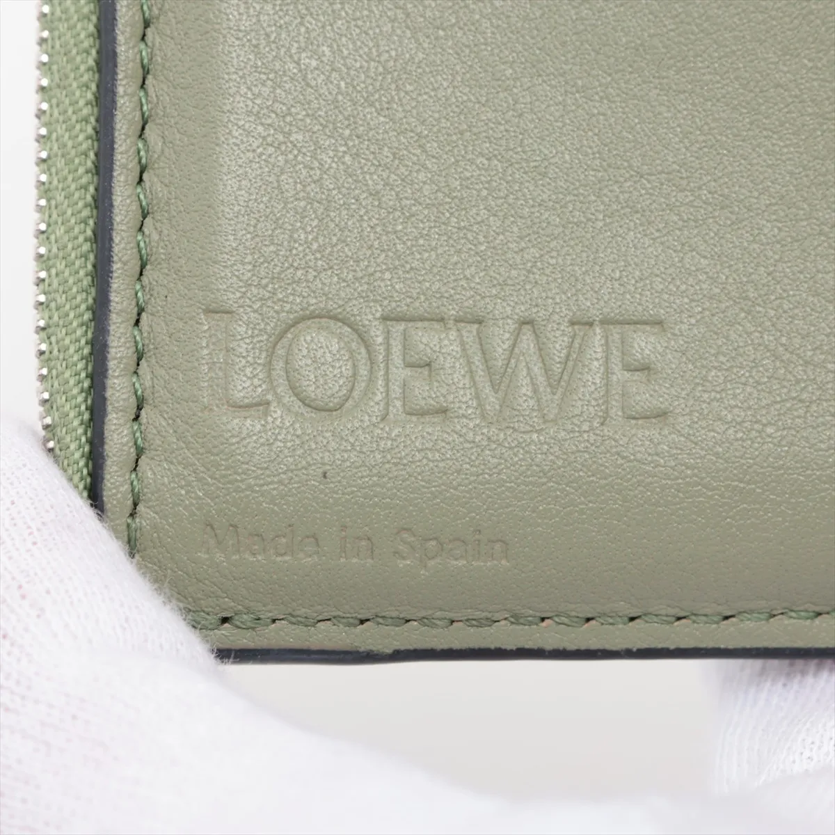 Anagram Vertical Leather Compact Wallet Green — view 7