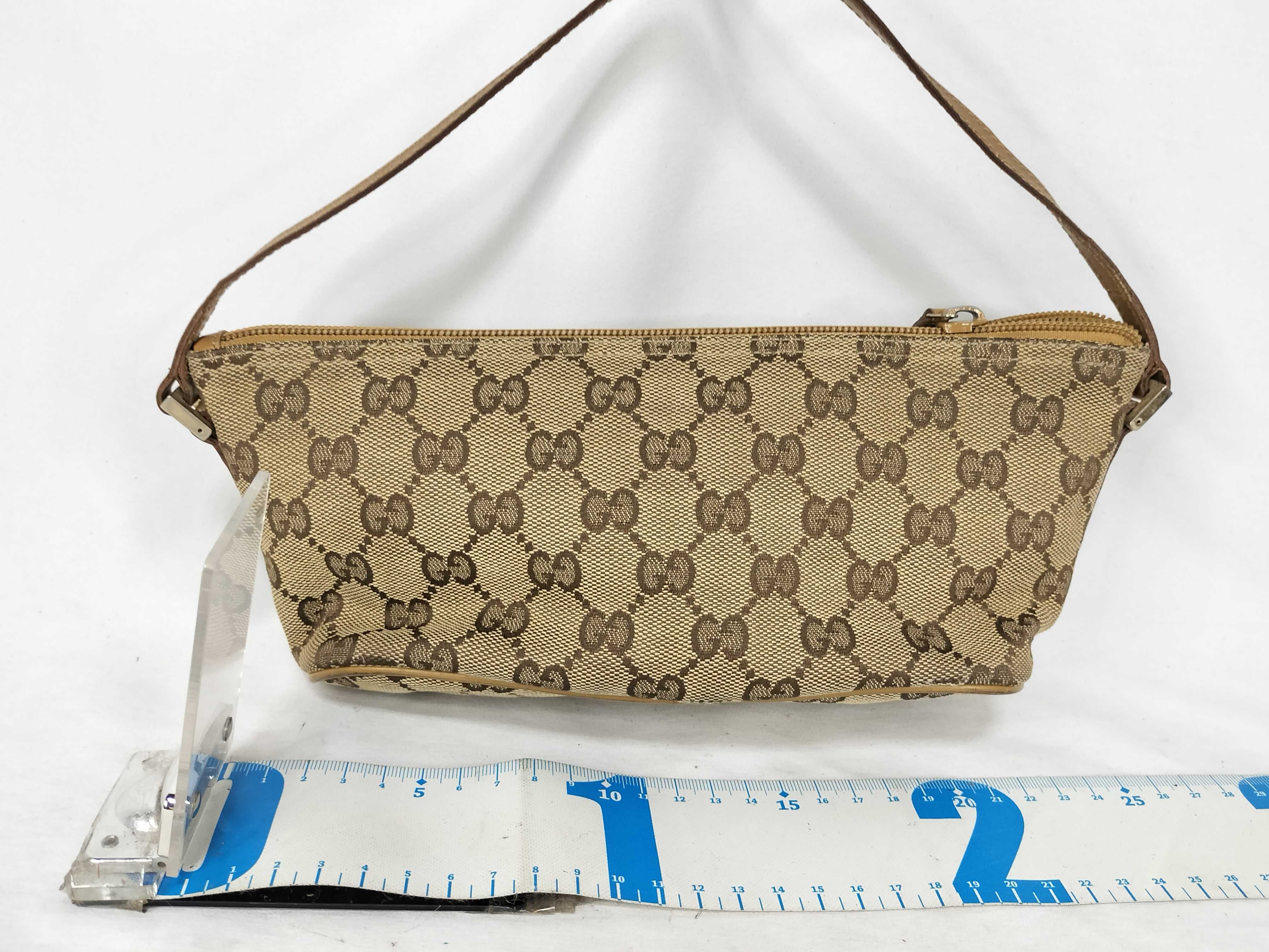 GG Canvas Handbag, Gucci Handbag with GG Pattern Canvas — view 2