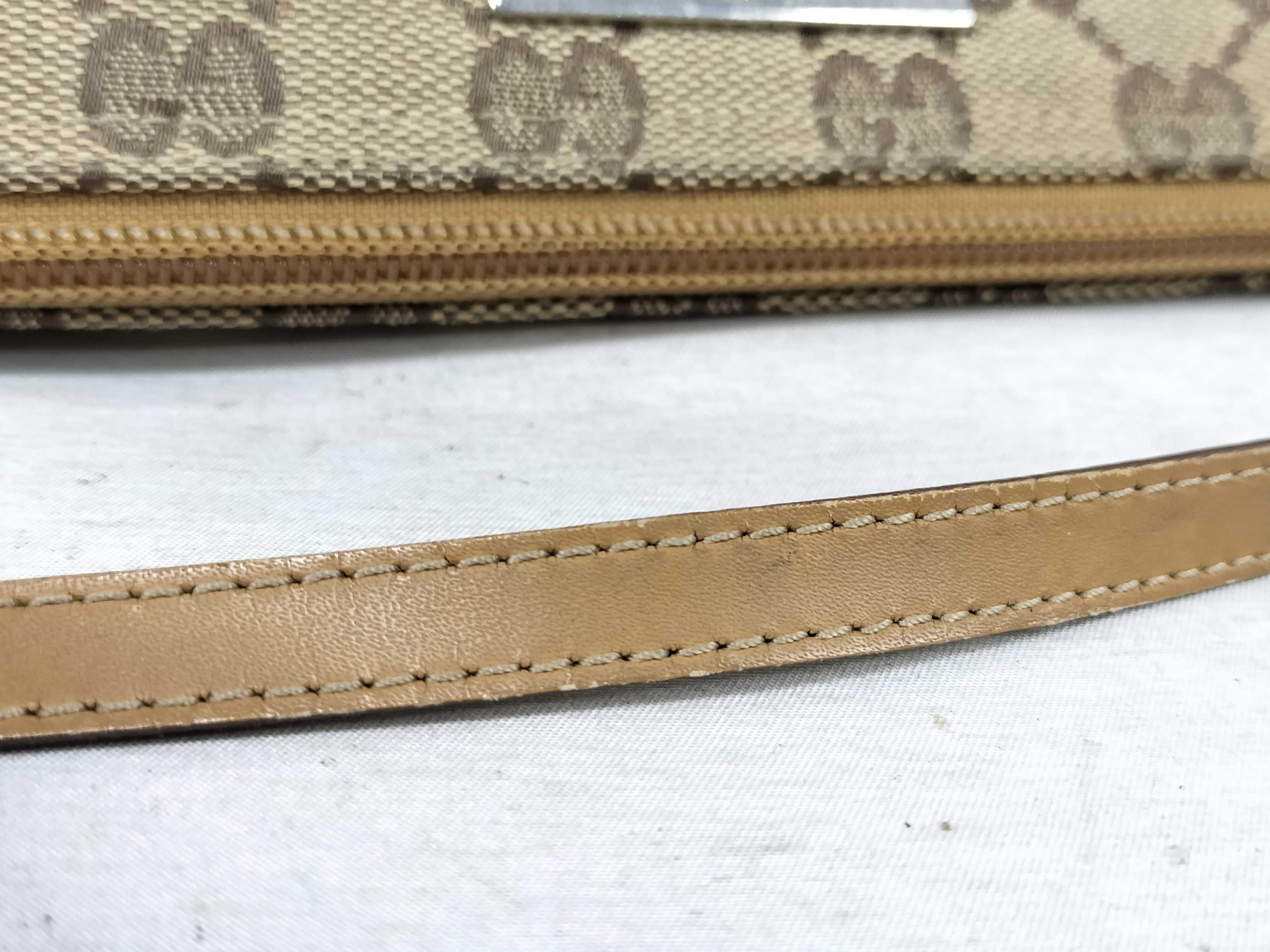 GG Canvas Handbag, Gucci Handbag with GG Pattern Canvas — view 4