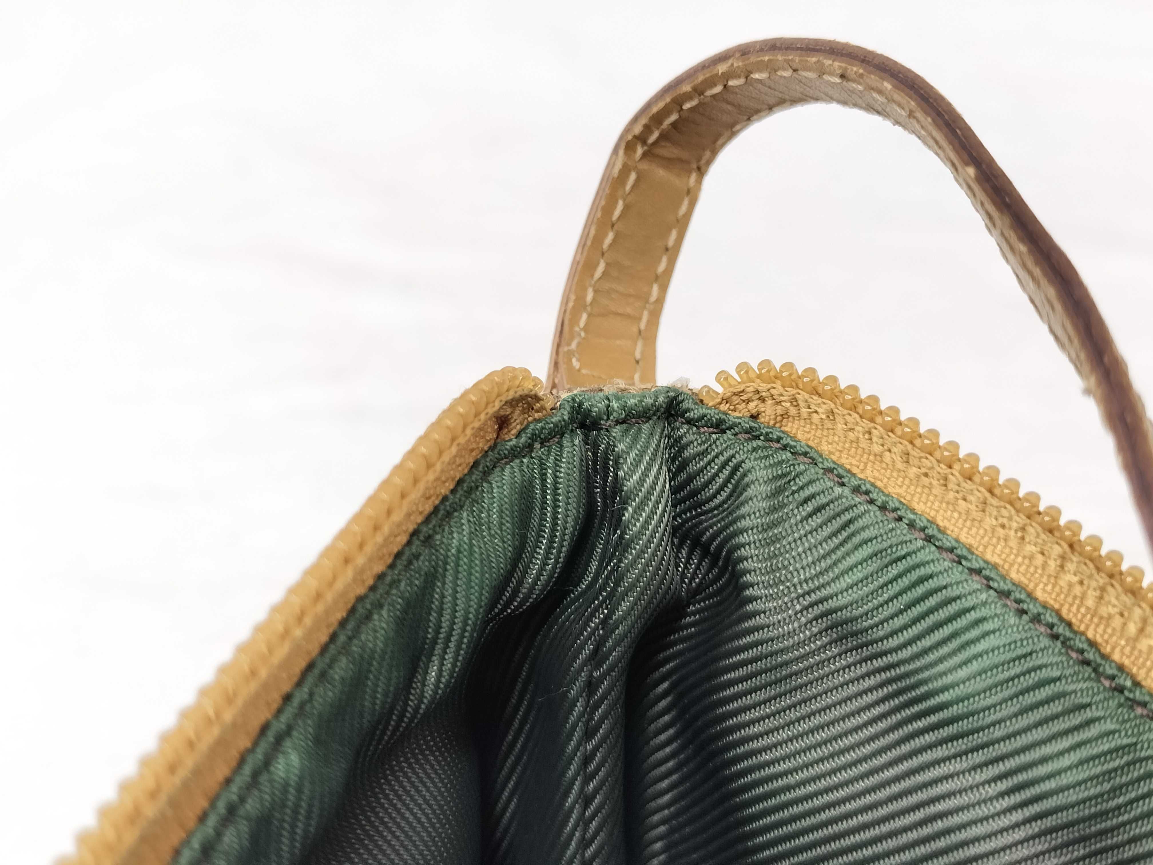 GG Canvas Handbag, Gucci Handbag with GG Pattern Canvas — view 9