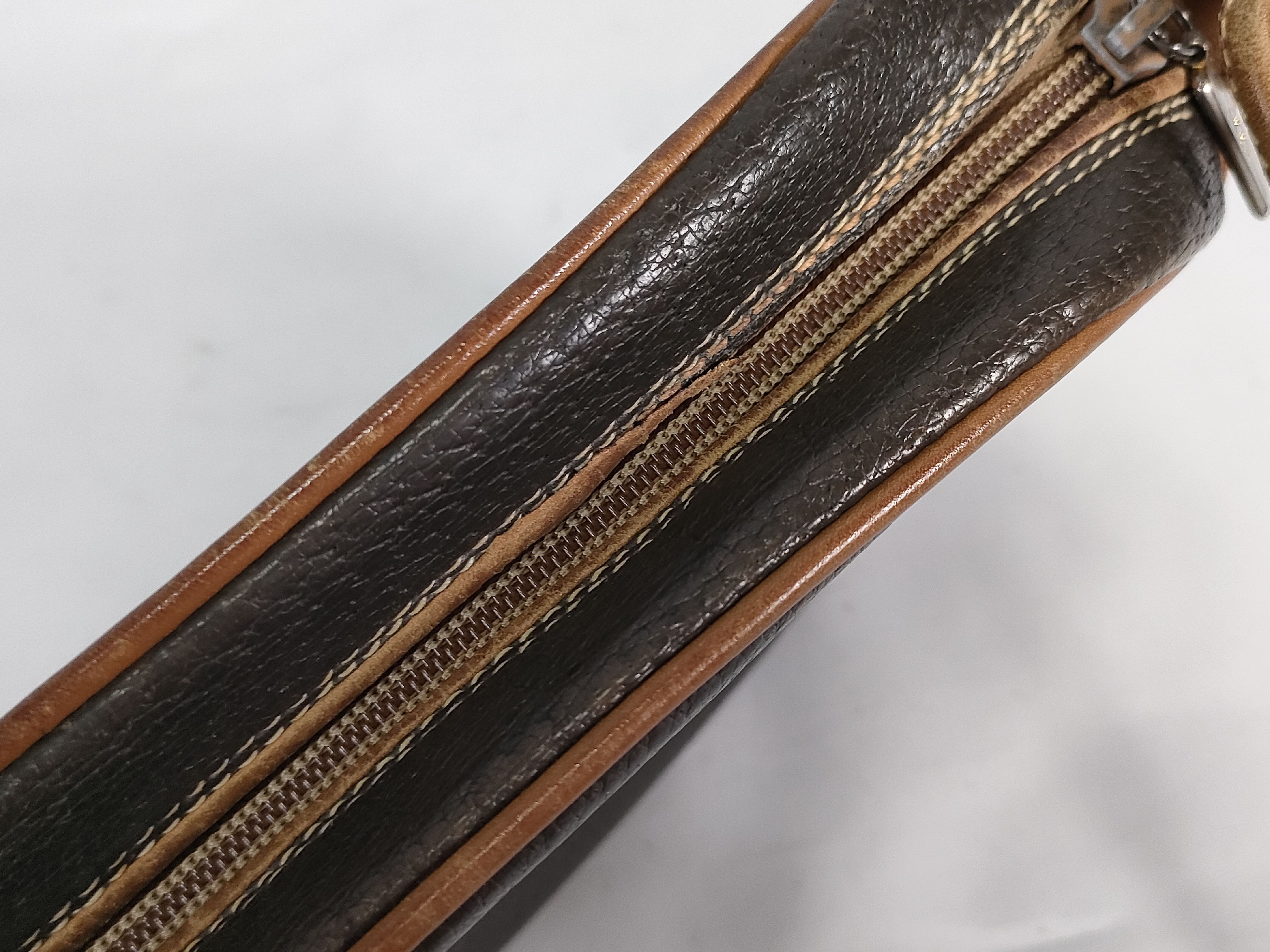 Old Shoulder Bag — view 9
