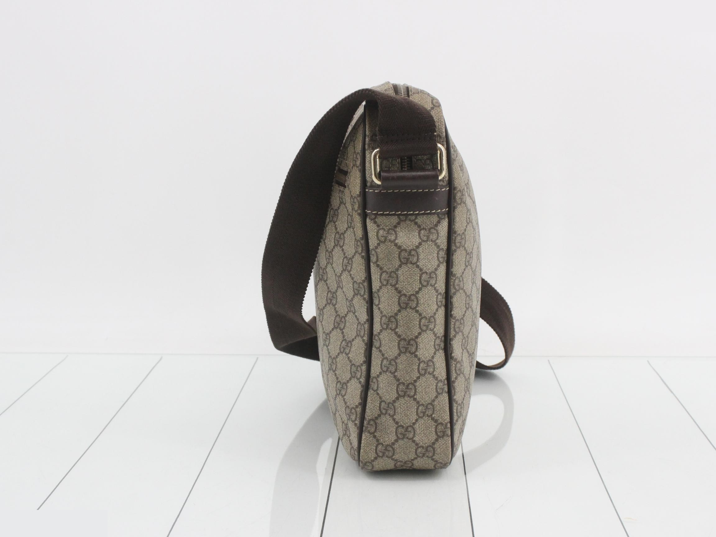 GG Supreme Shoulder Bag — view 3