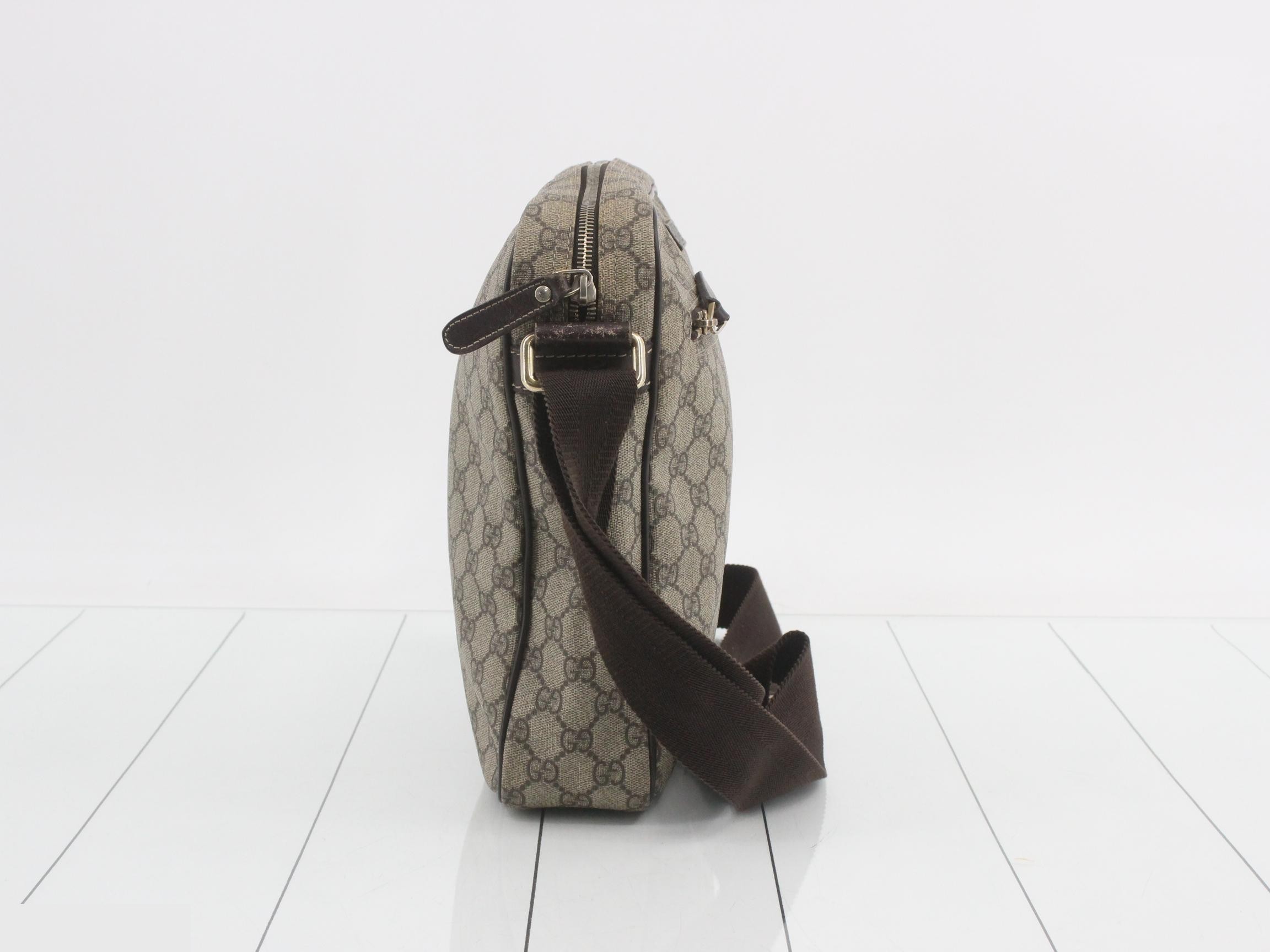 GG Supreme Shoulder Bag — view 4