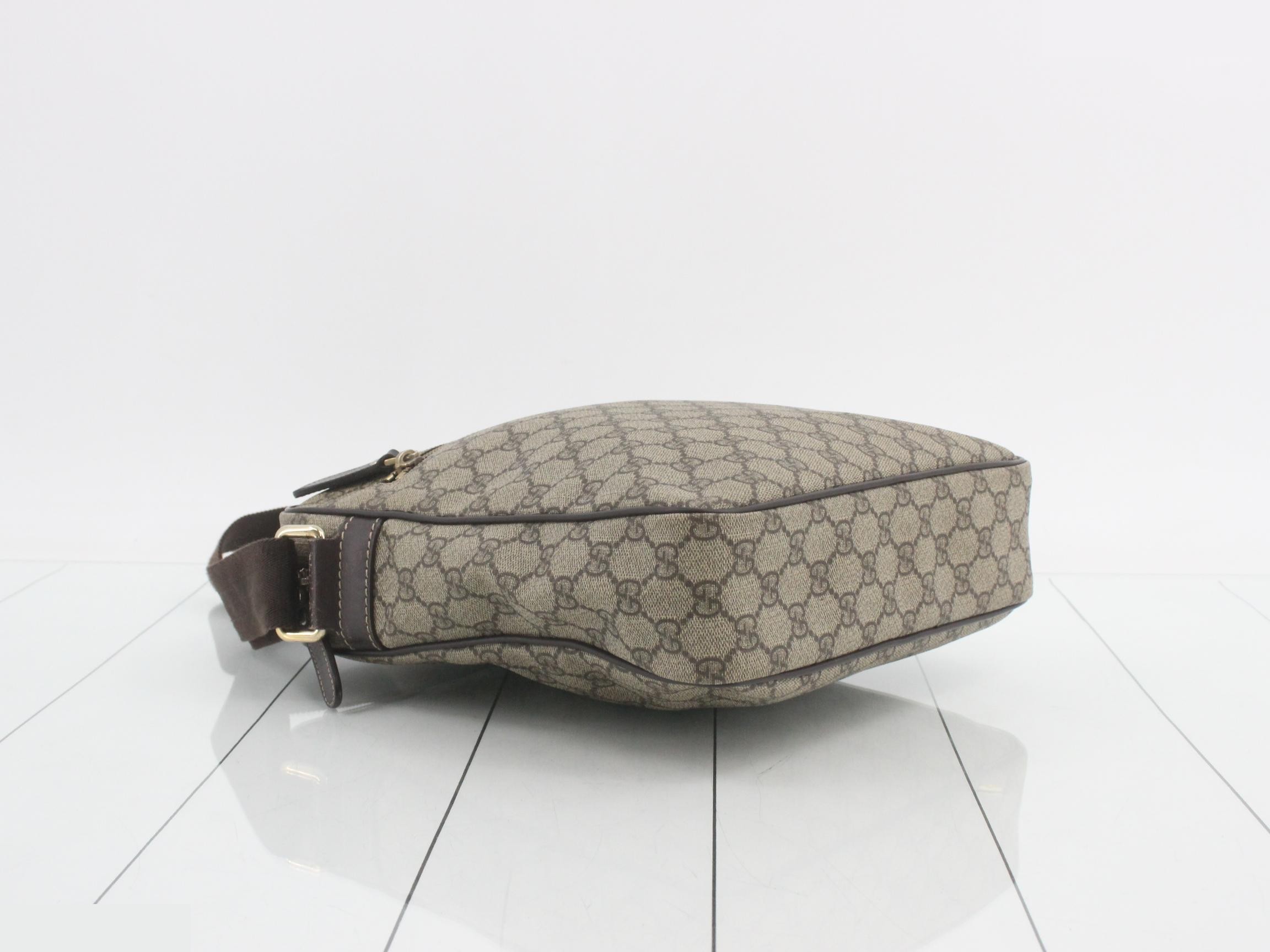 GG Supreme Shoulder Bag — view 5